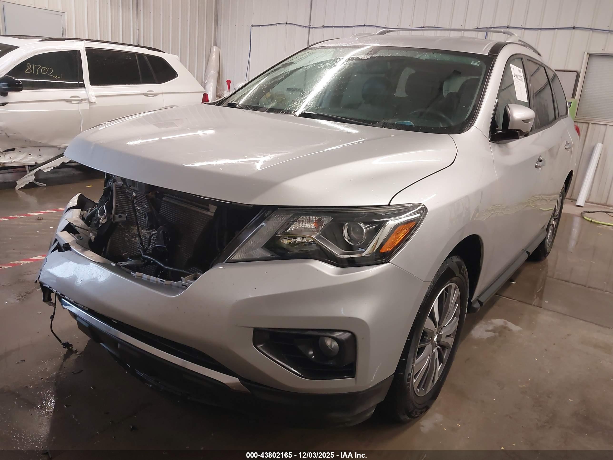 NISSAN PATHFINDER image 2