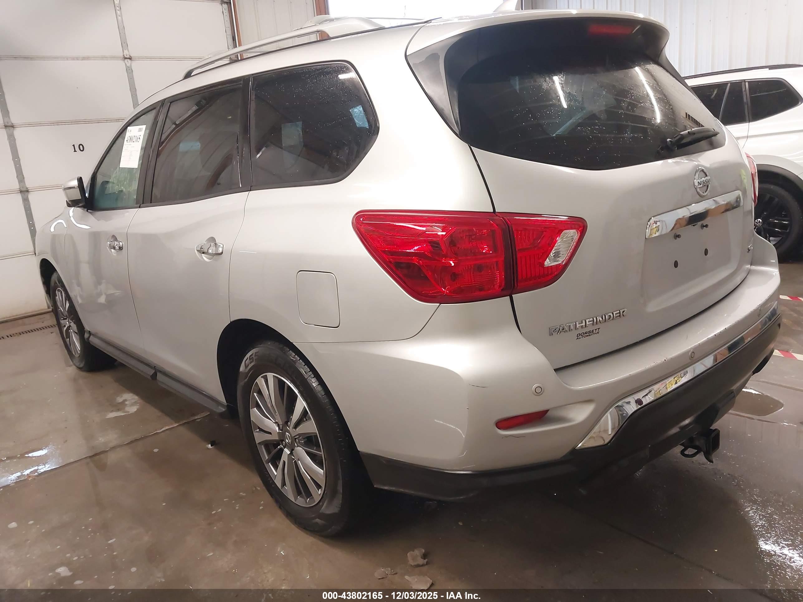 NISSAN PATHFINDER image 3