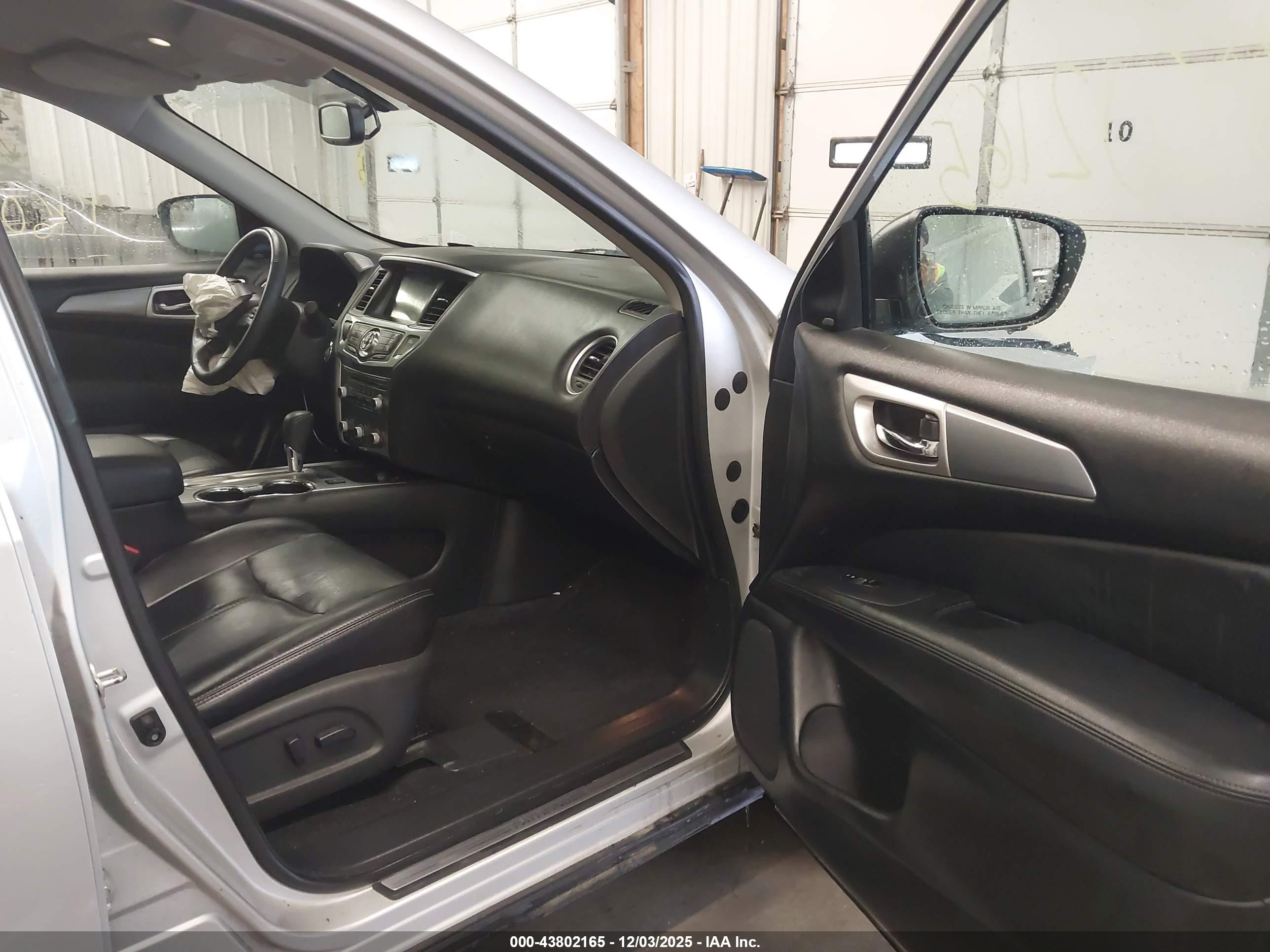 NISSAN PATHFINDER image 5