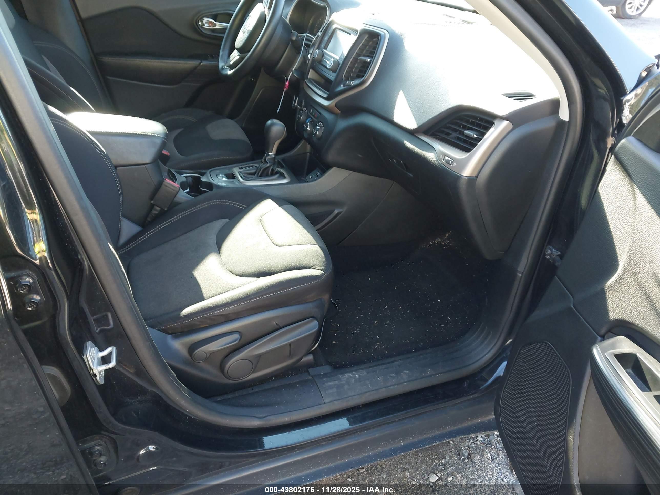 JEEP CHEROKEE image 5