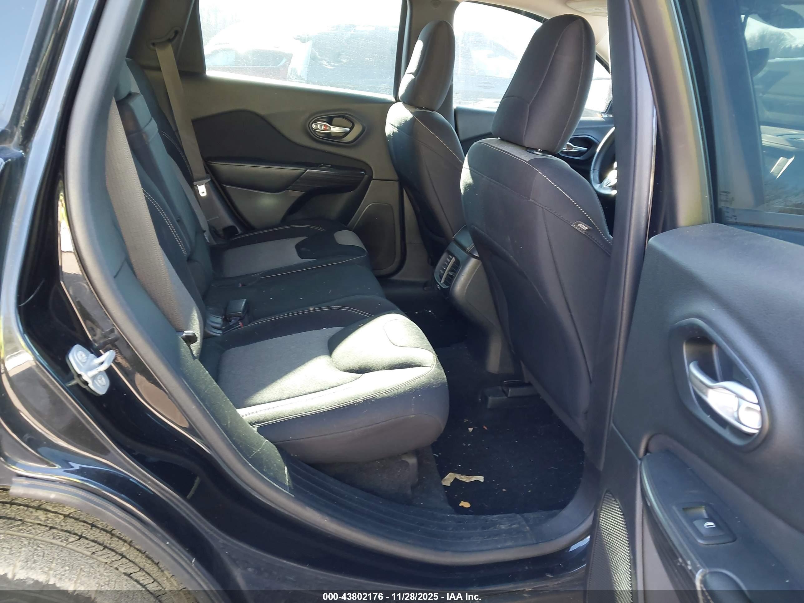 JEEP CHEROKEE image 8