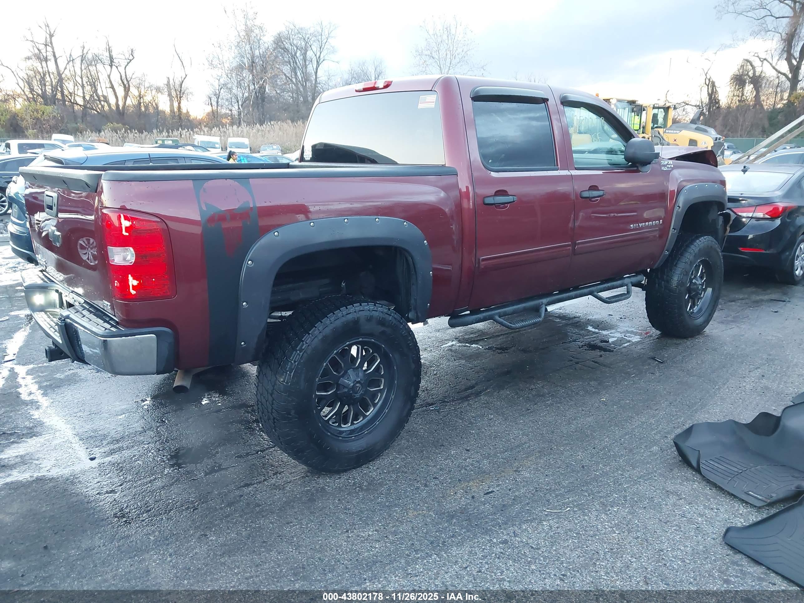 CHEVROLET SILVERADO image 4