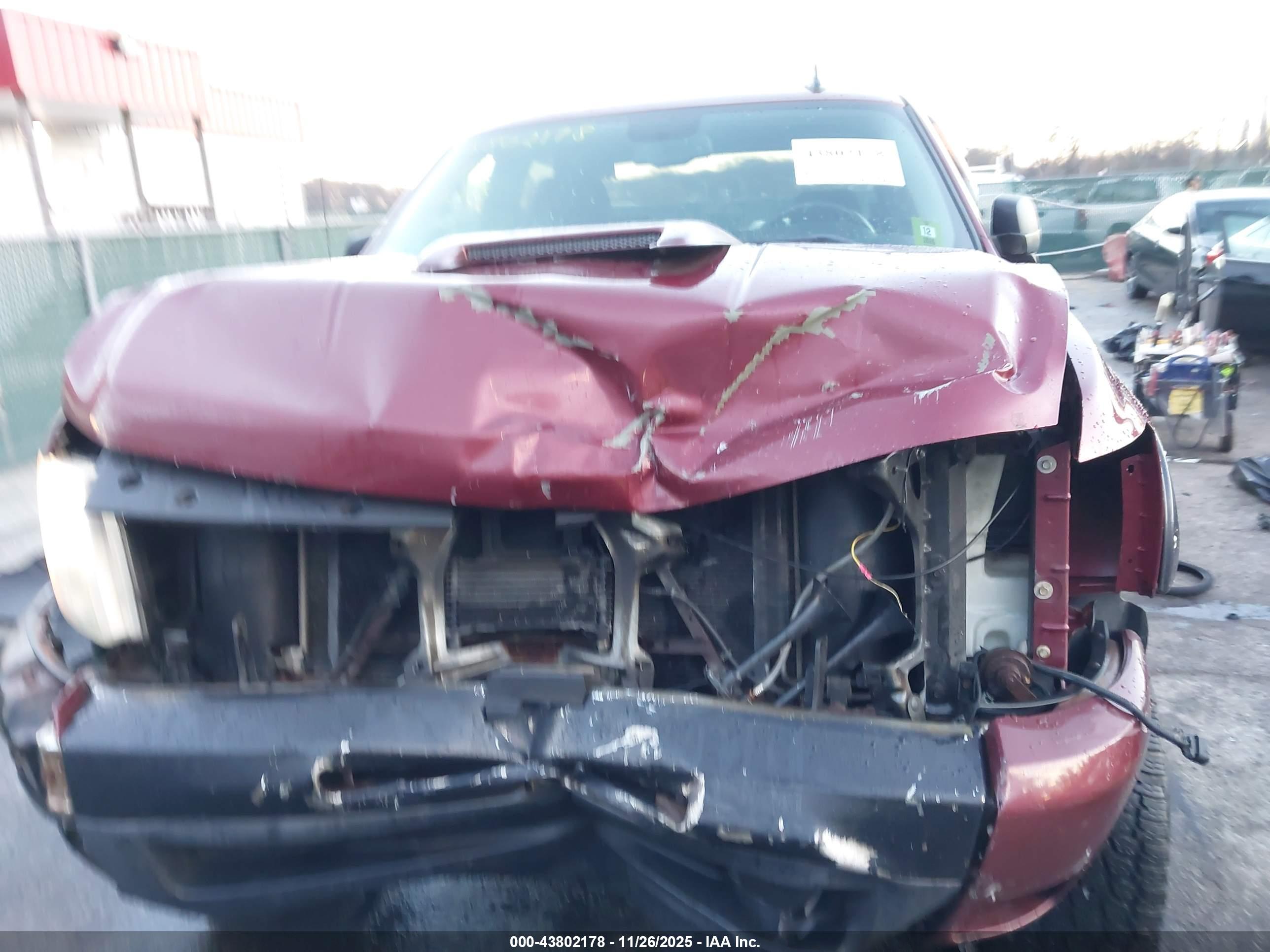 CHEVROLET SILVERADO image 6
