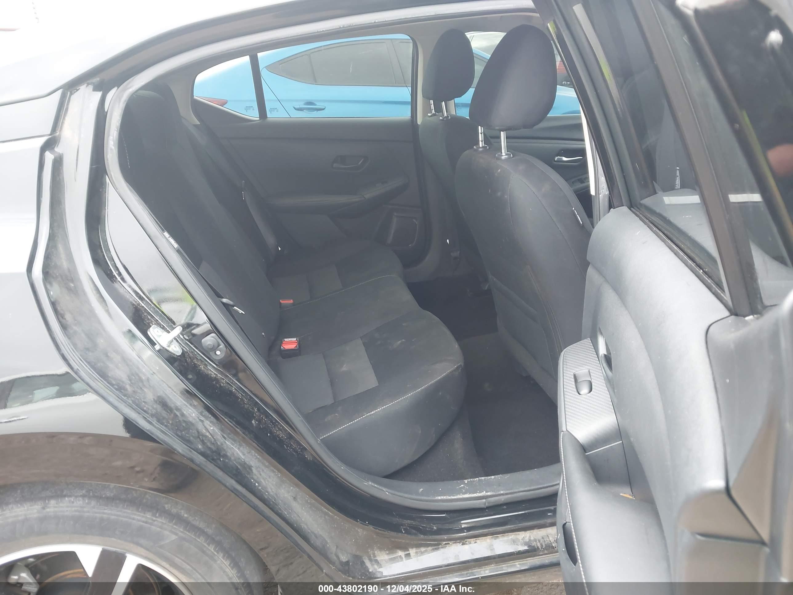 NISSAN SENTRA image 8