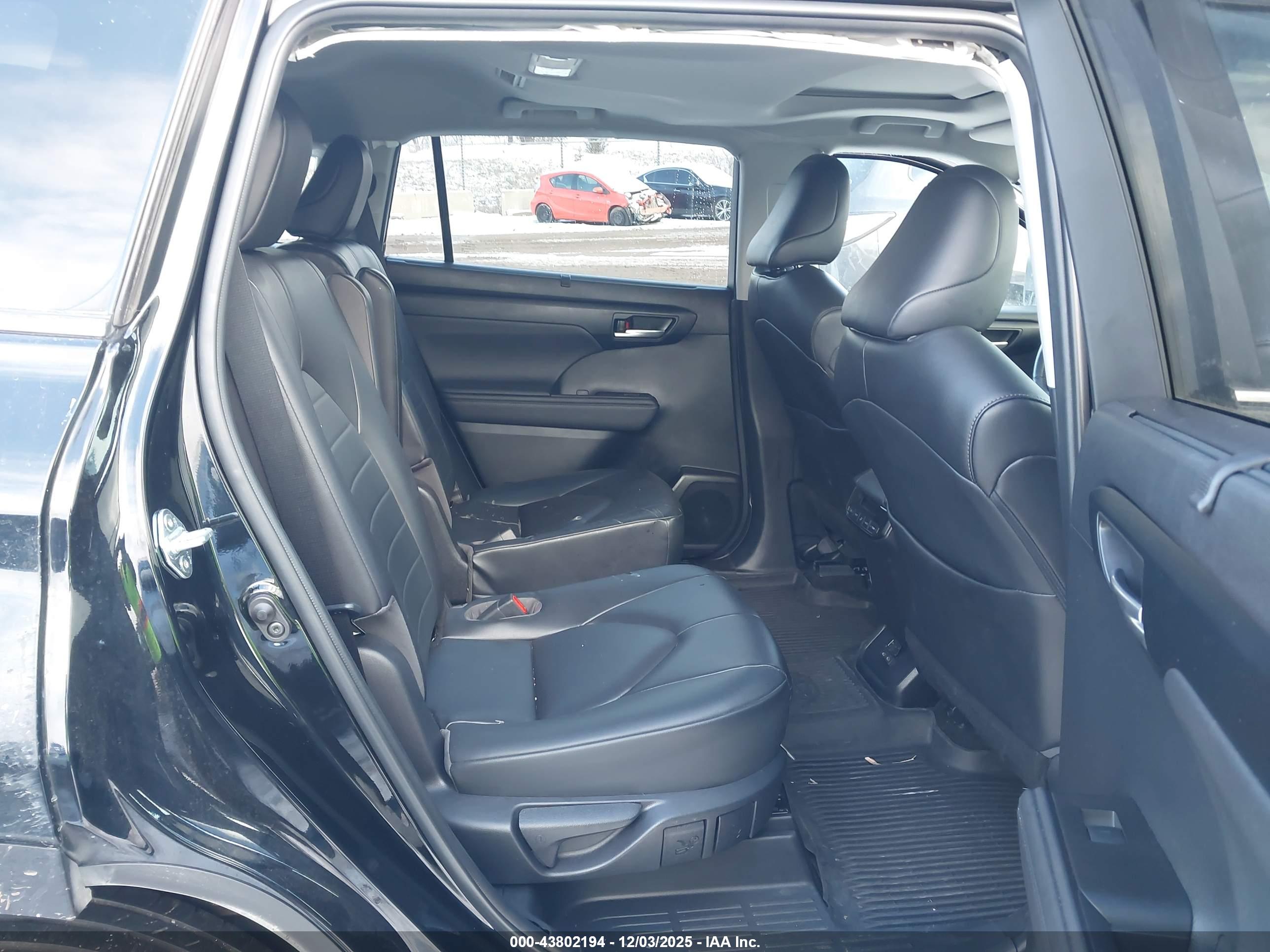 TOYOTA HIGHLANDER image 8