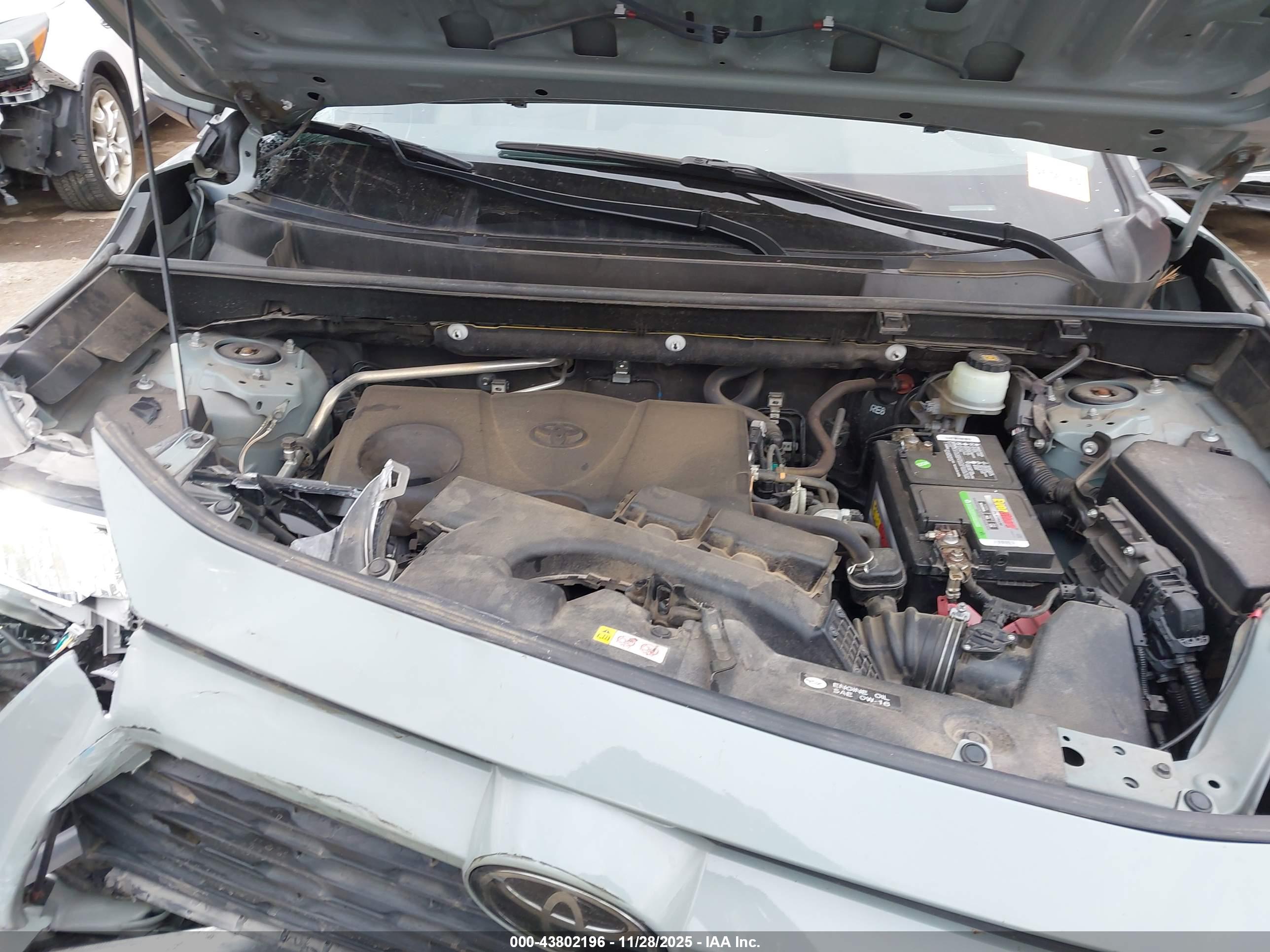 TOYOTA RAV4 image 10