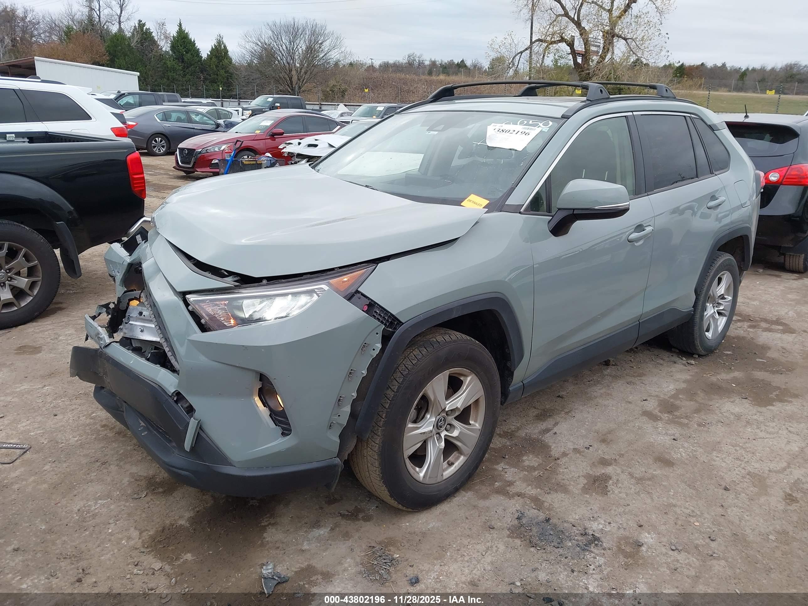 TOYOTA RAV4 image 2