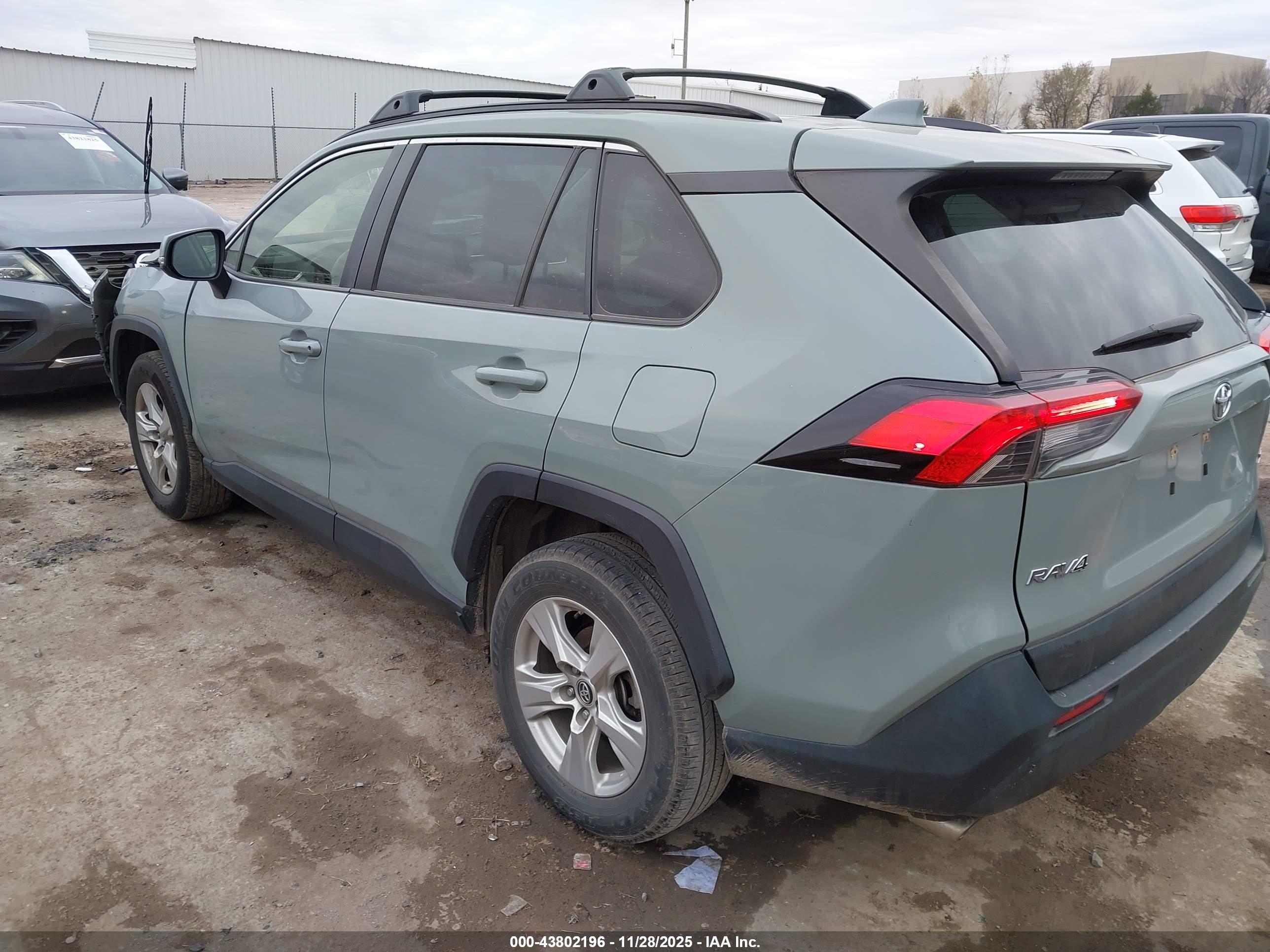 TOYOTA RAV4 image 3