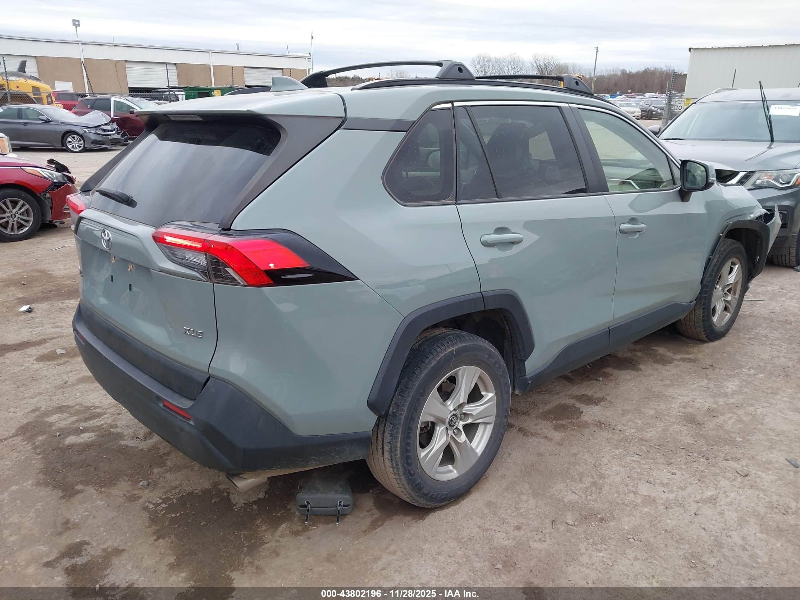 TOYOTA RAV4 image 4