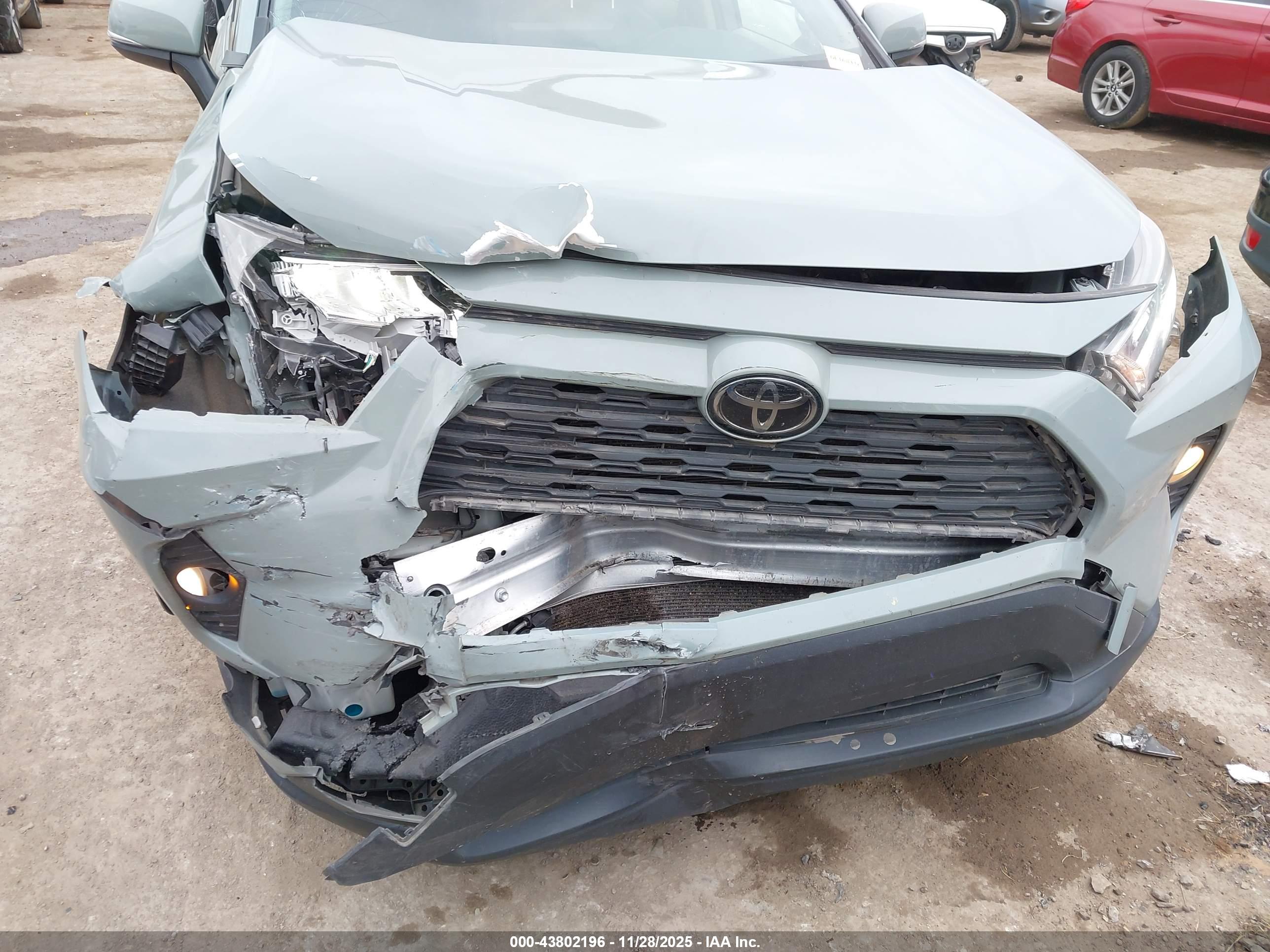 TOYOTA RAV4 image 6
