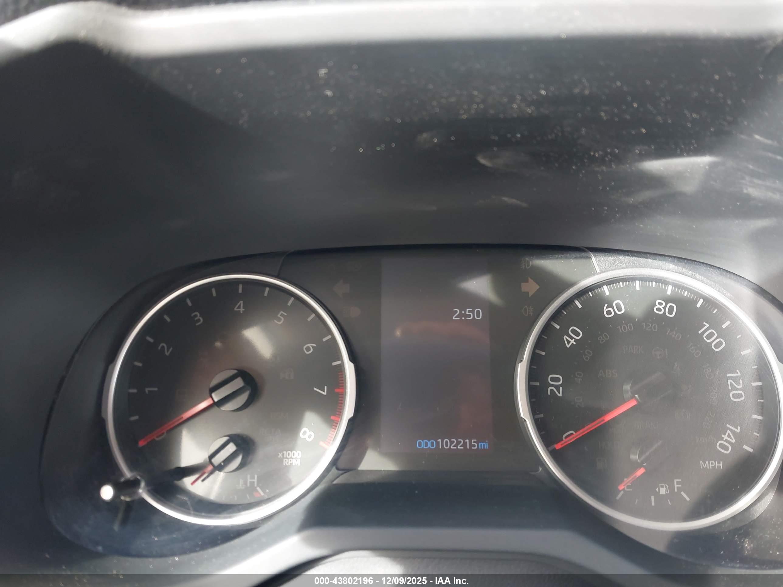 TOYOTA RAV4 image 7