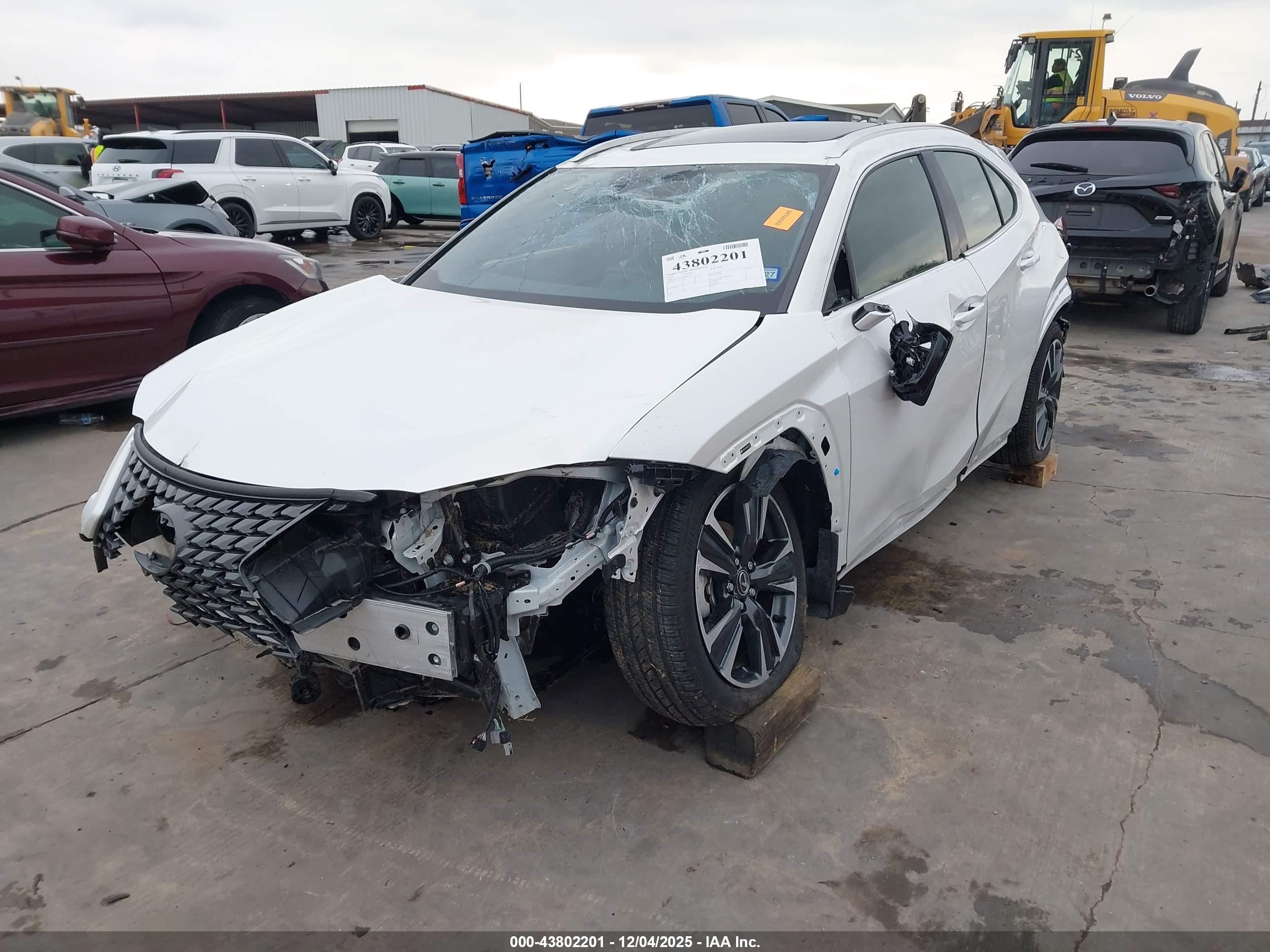 LEXUS UX image 2