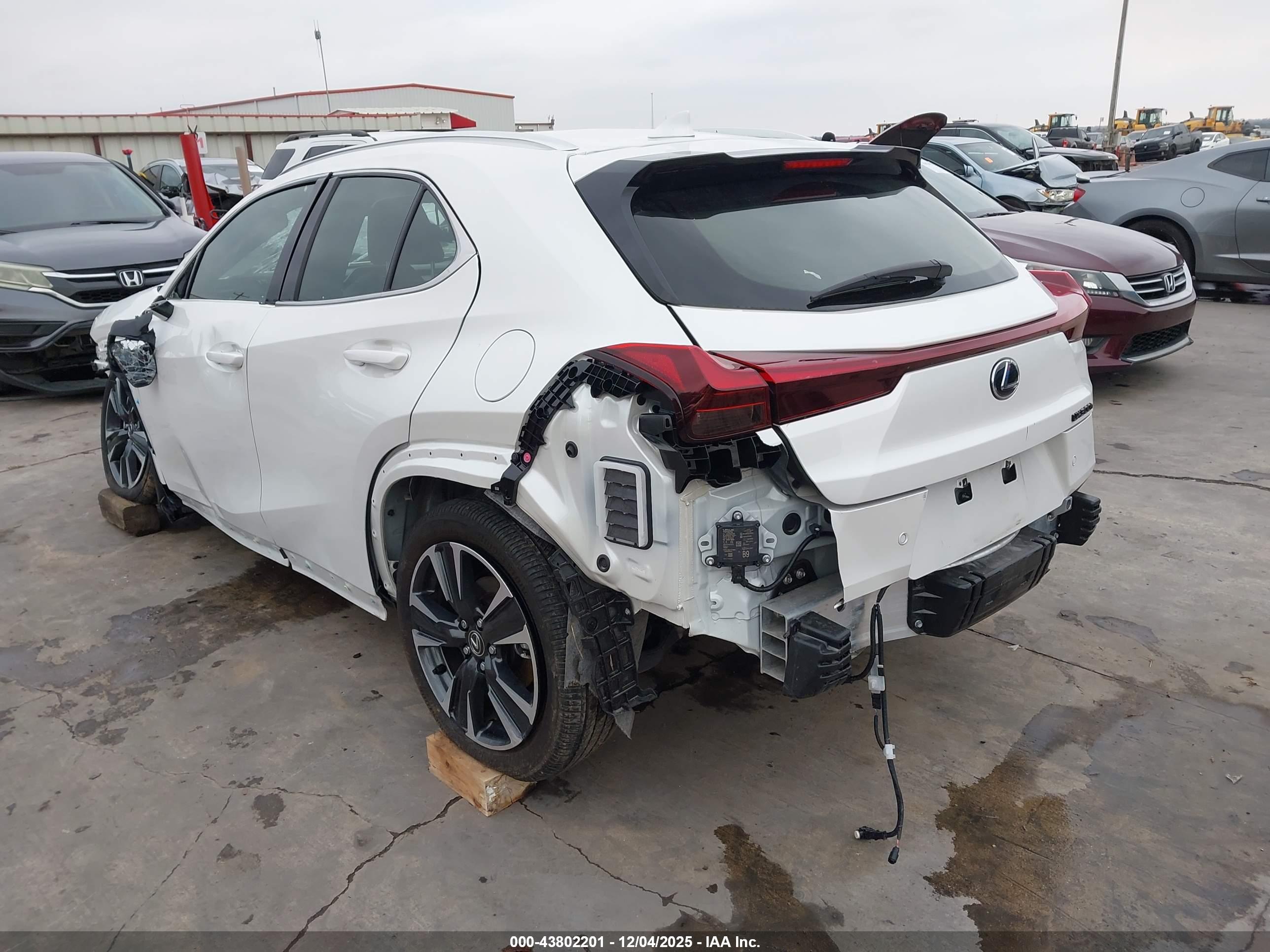 LEXUS UX image 3