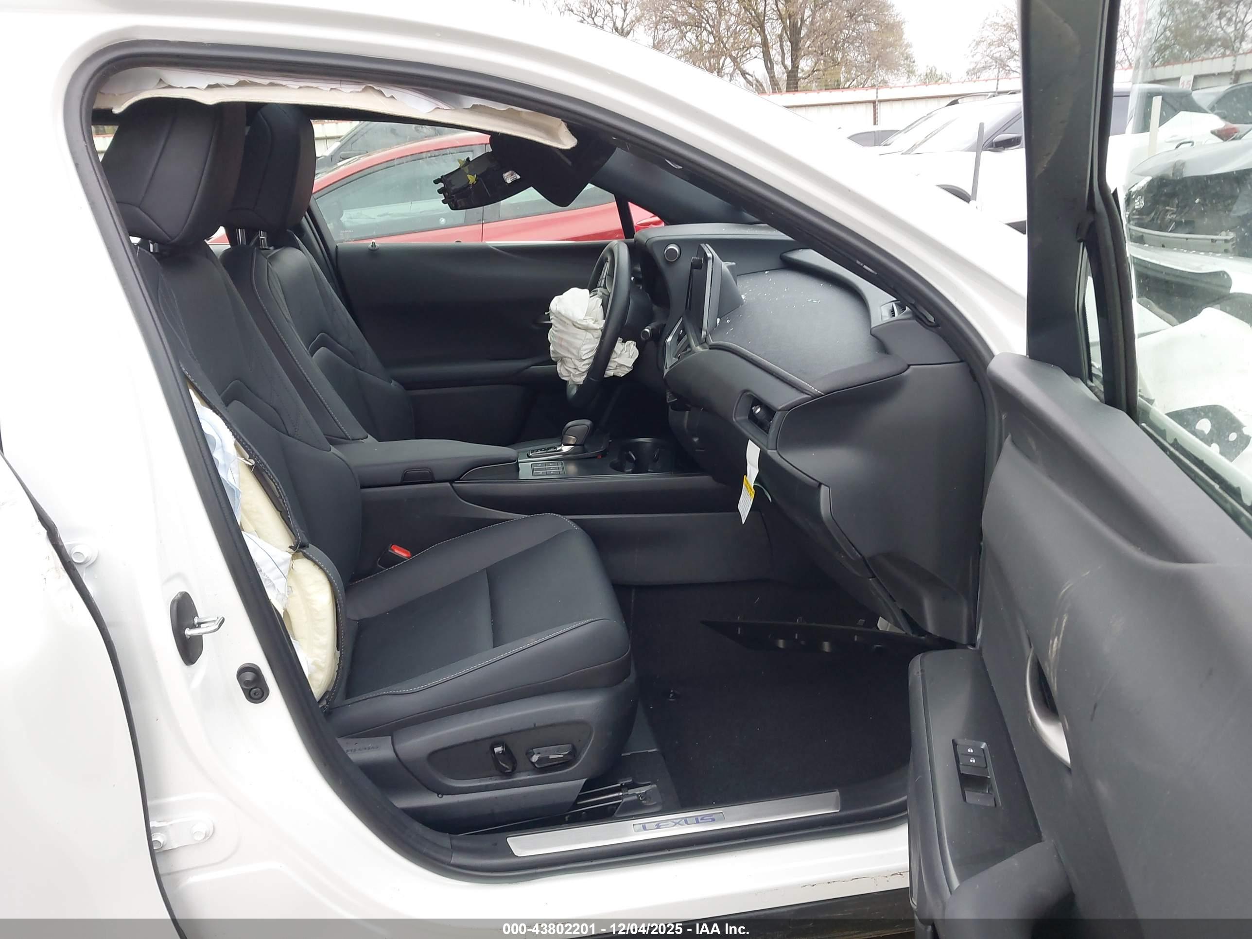 LEXUS UX image 5