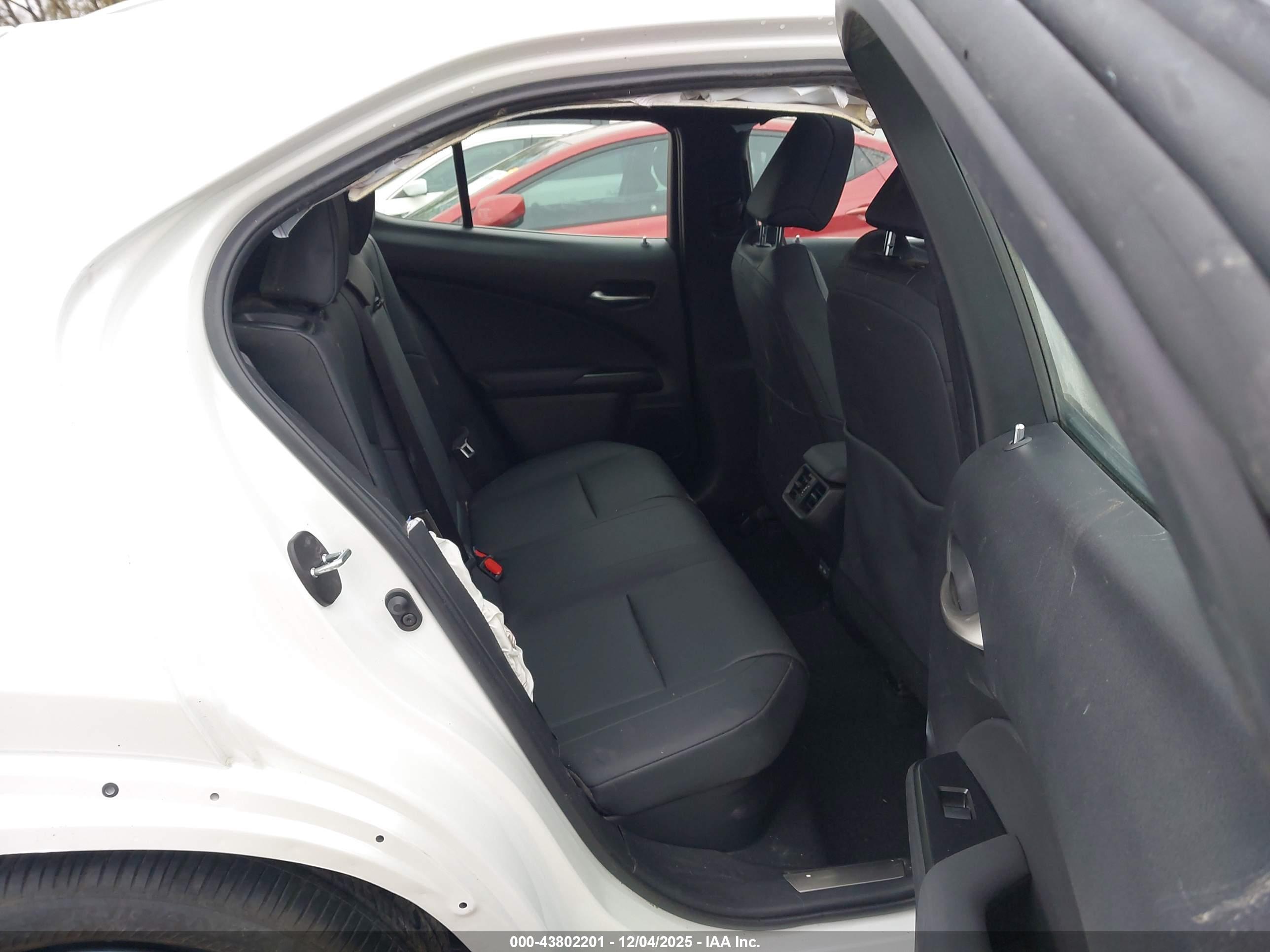 LEXUS UX image 8
