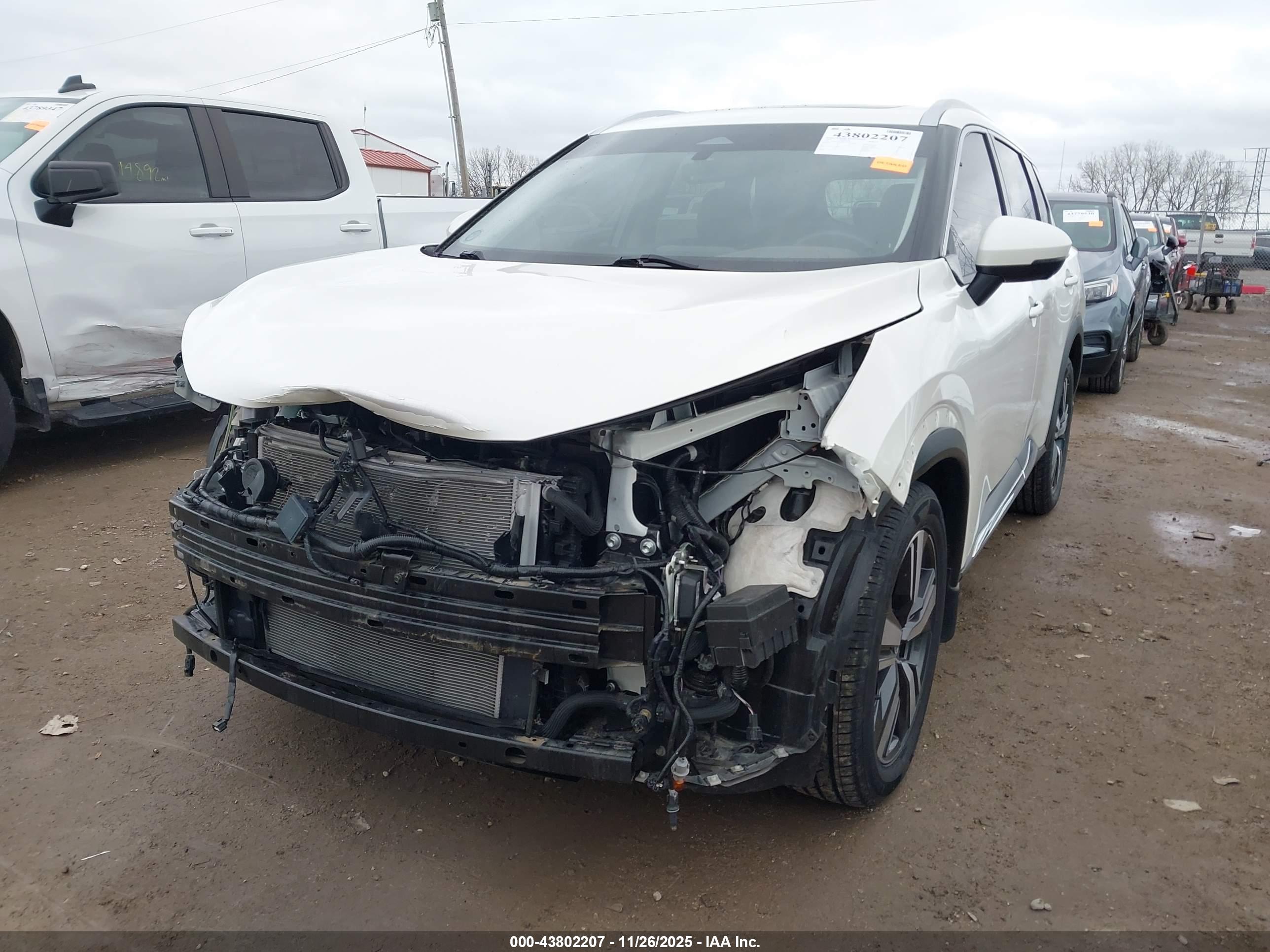 NISSAN ROGUE image 2