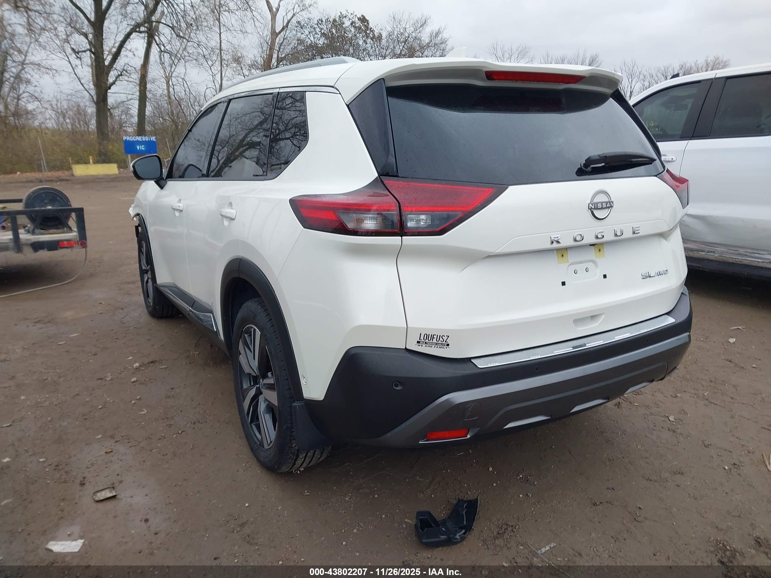 NISSAN ROGUE image 3