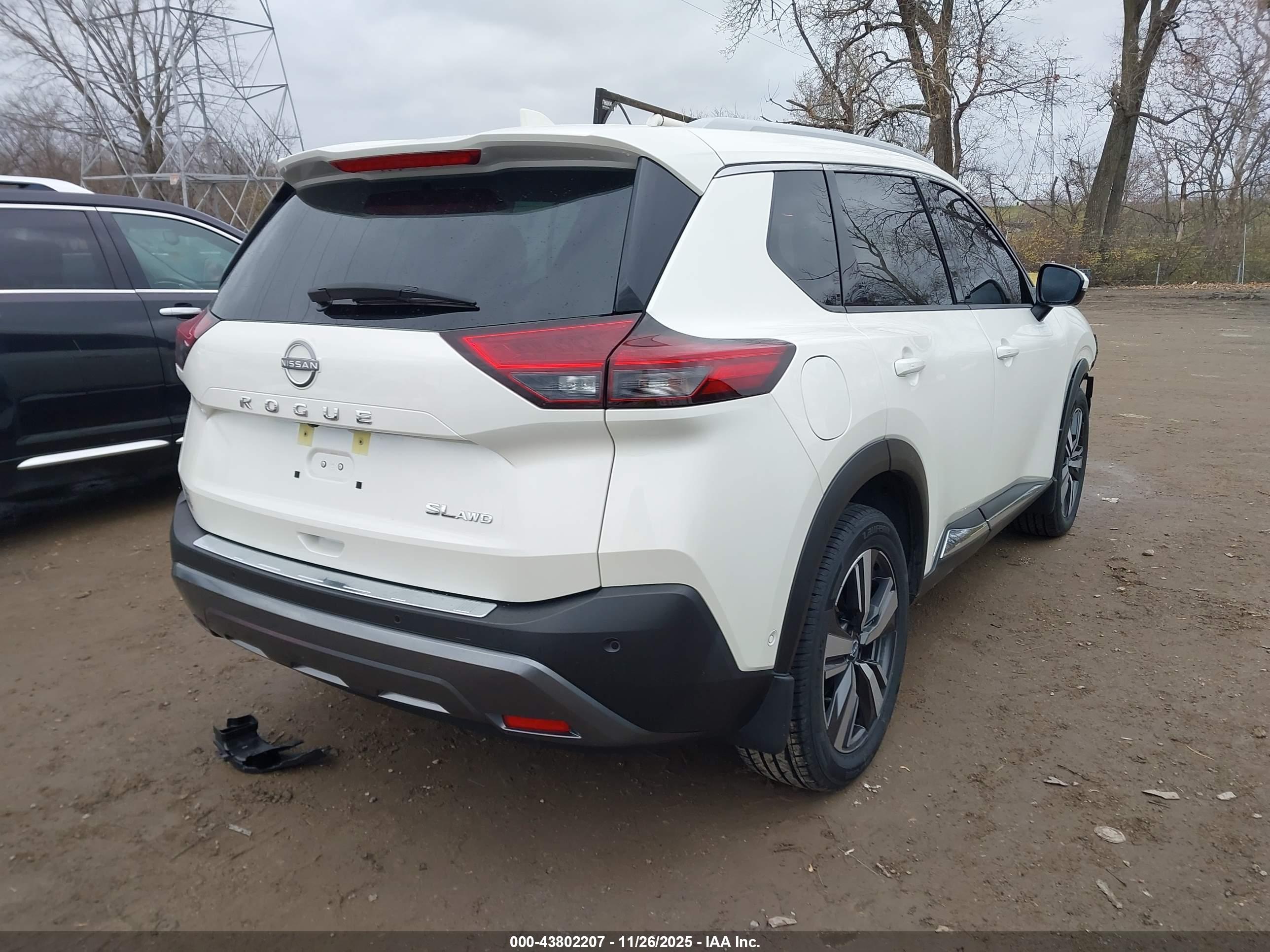 NISSAN ROGUE image 4