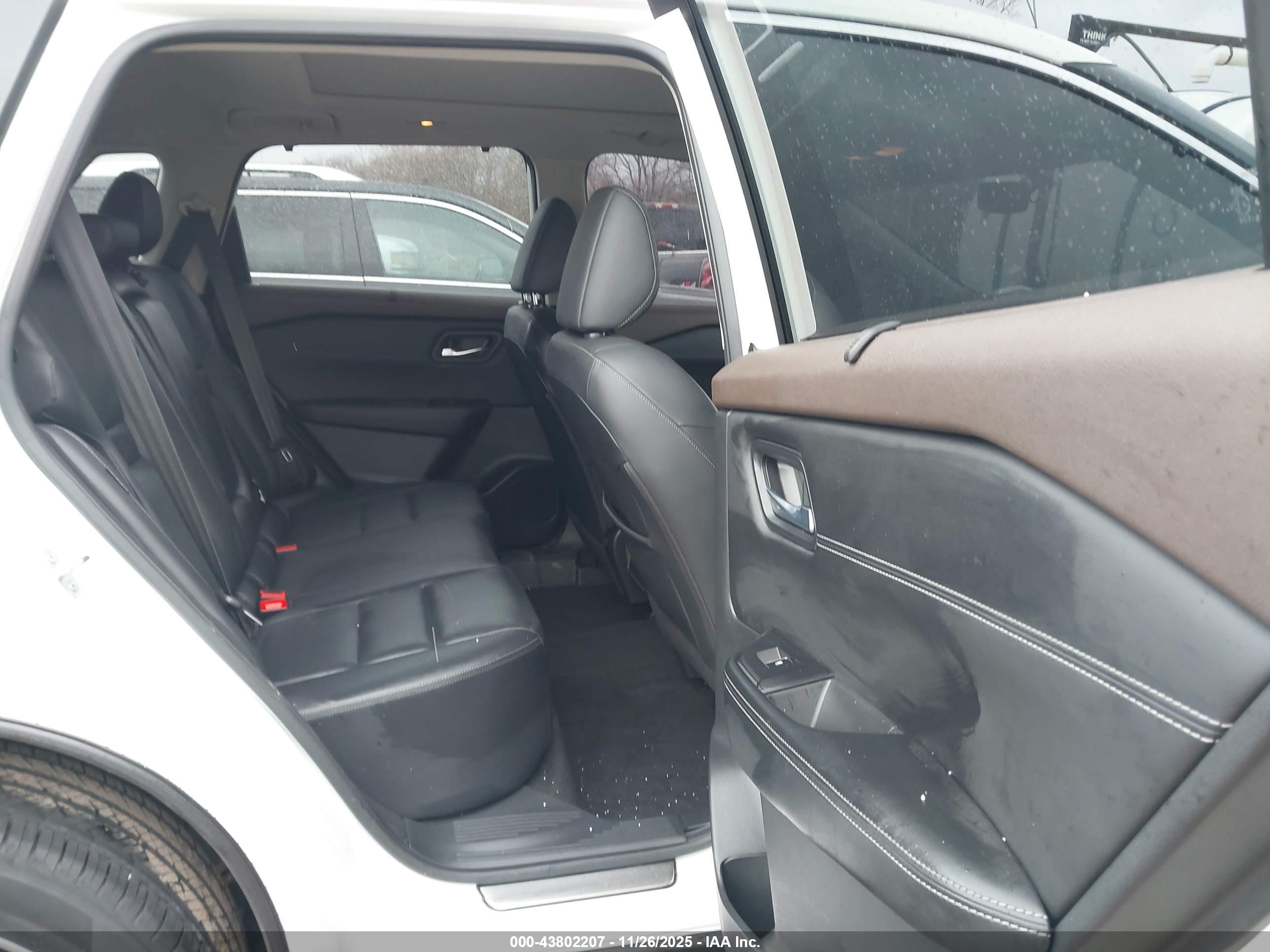 NISSAN ROGUE image 8