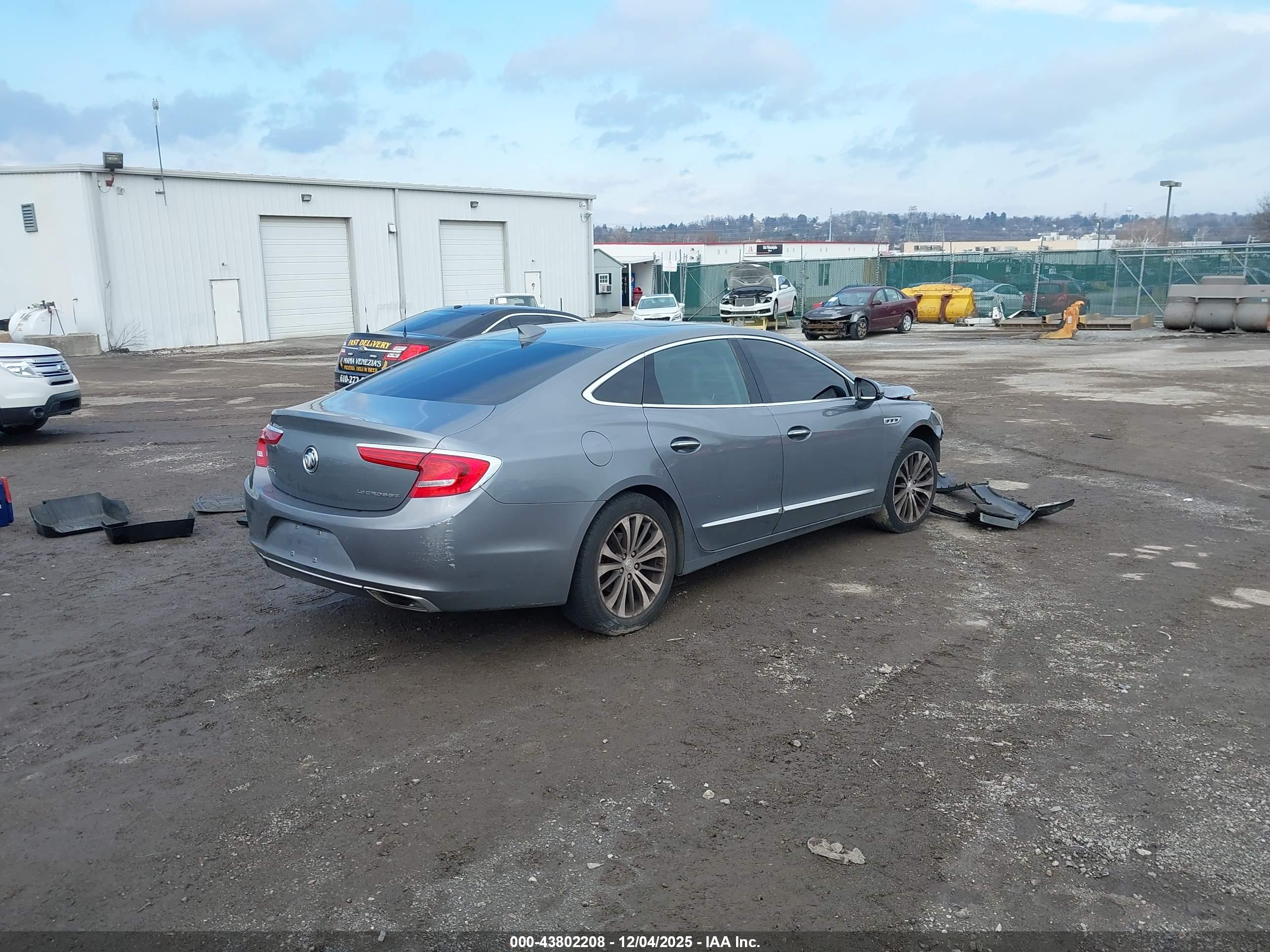 BUICK LACROSSE image 4