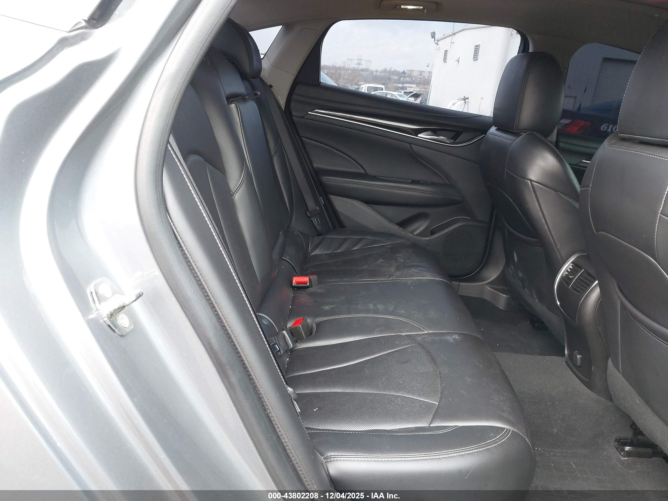 BUICK LACROSSE image 8