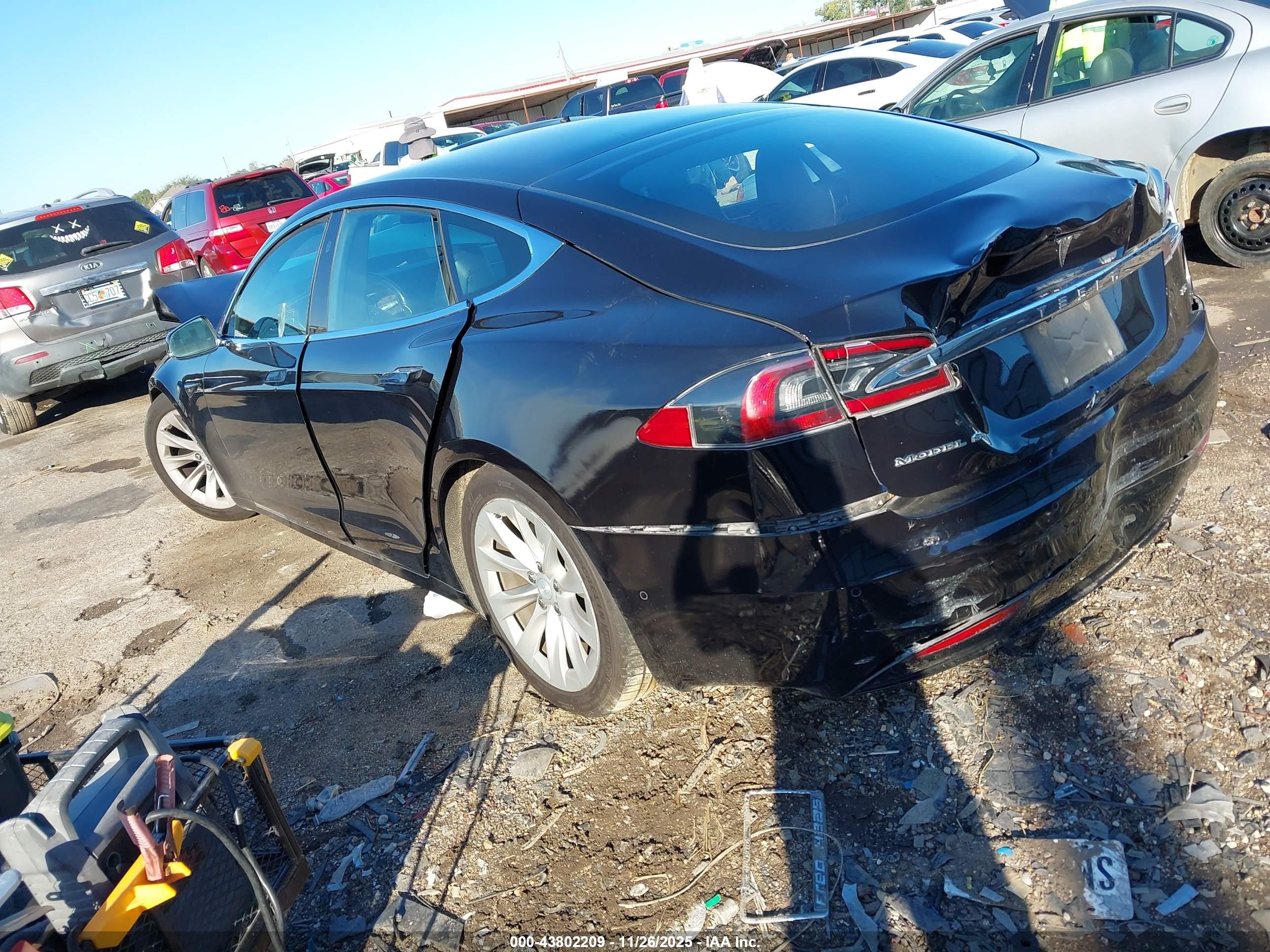 TESLA MODEL image 3