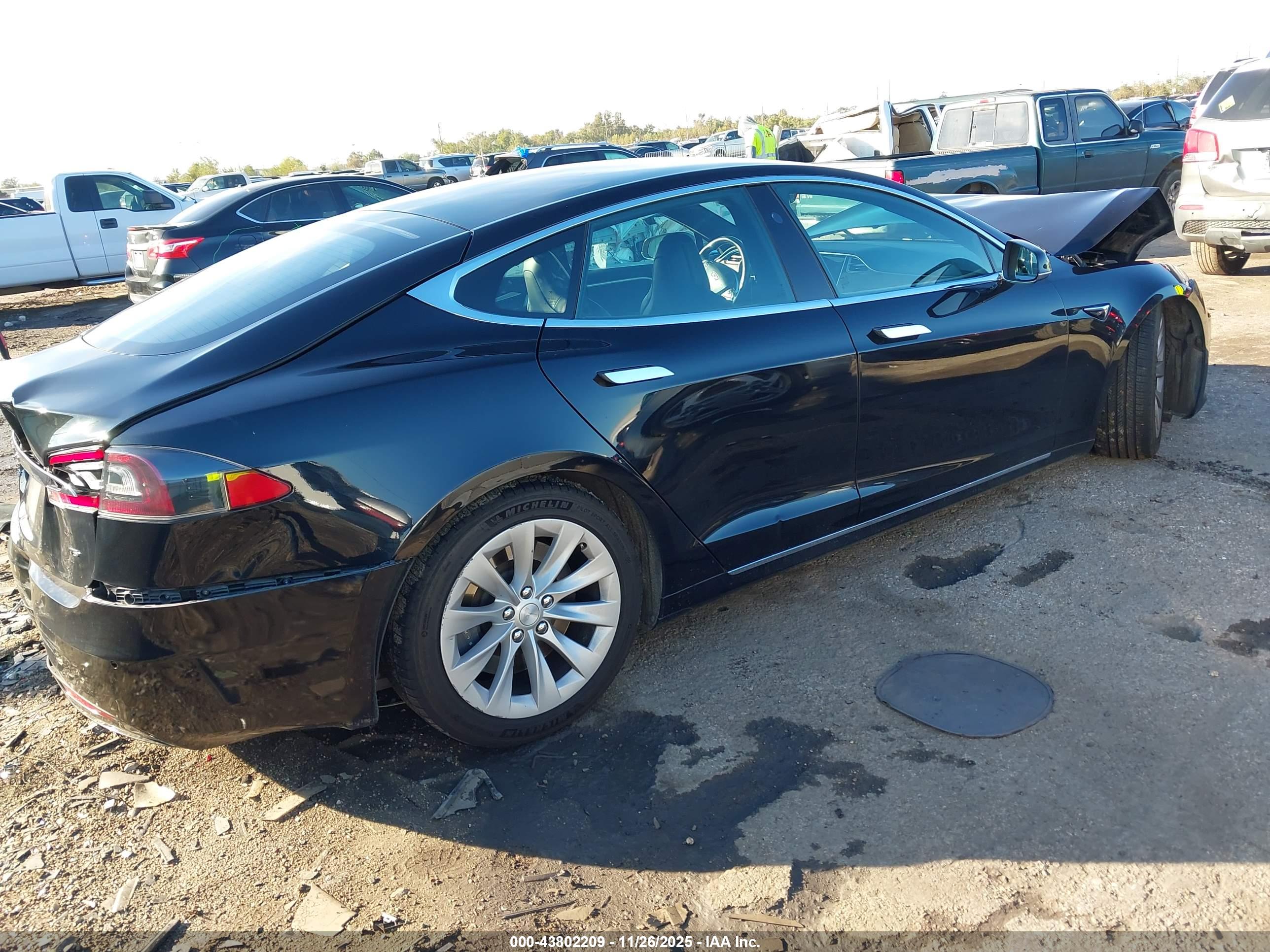 TESLA MODEL image 4
