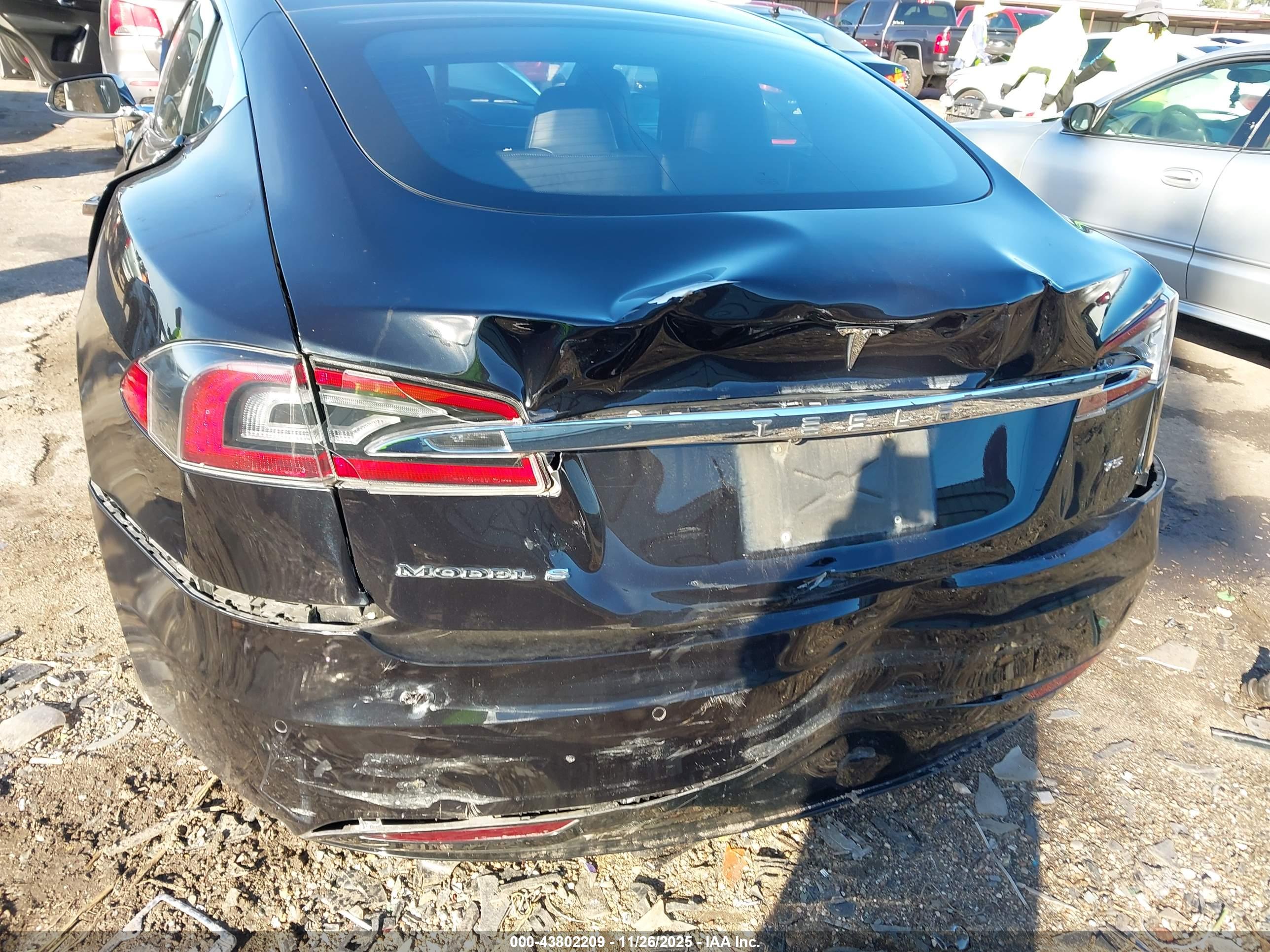 TESLA MODEL image 6