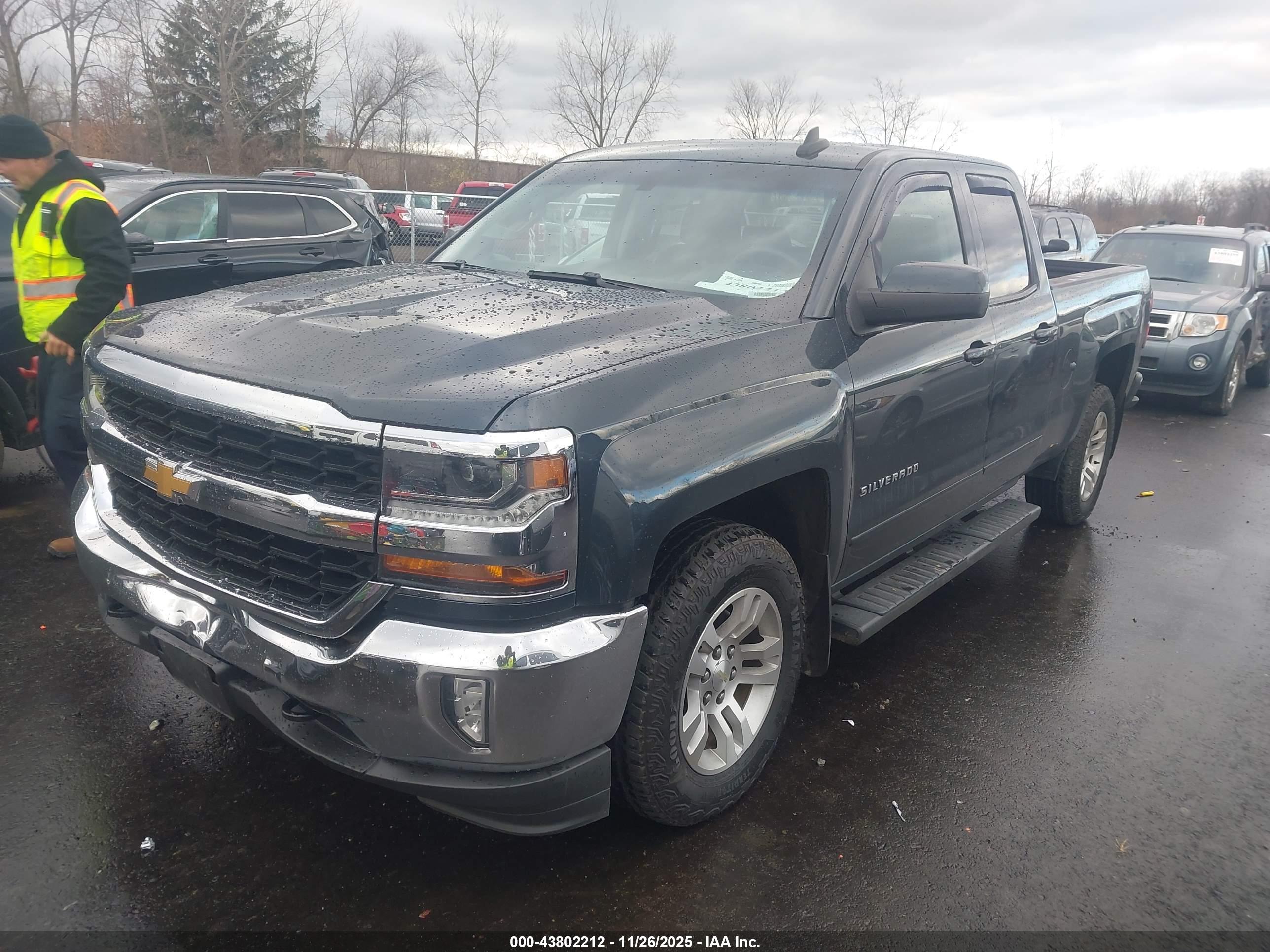 CHEVROLET SILVERADO image 2