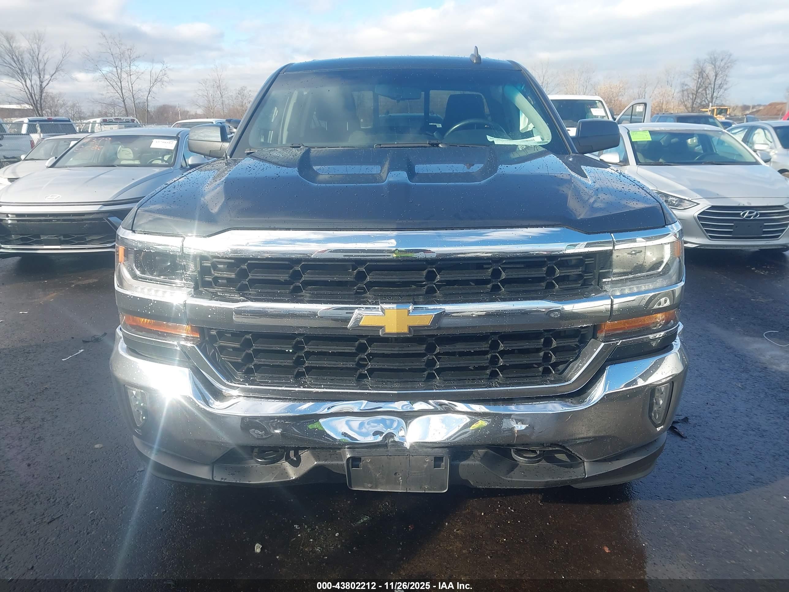 CHEVROLET SILVERADO image 6