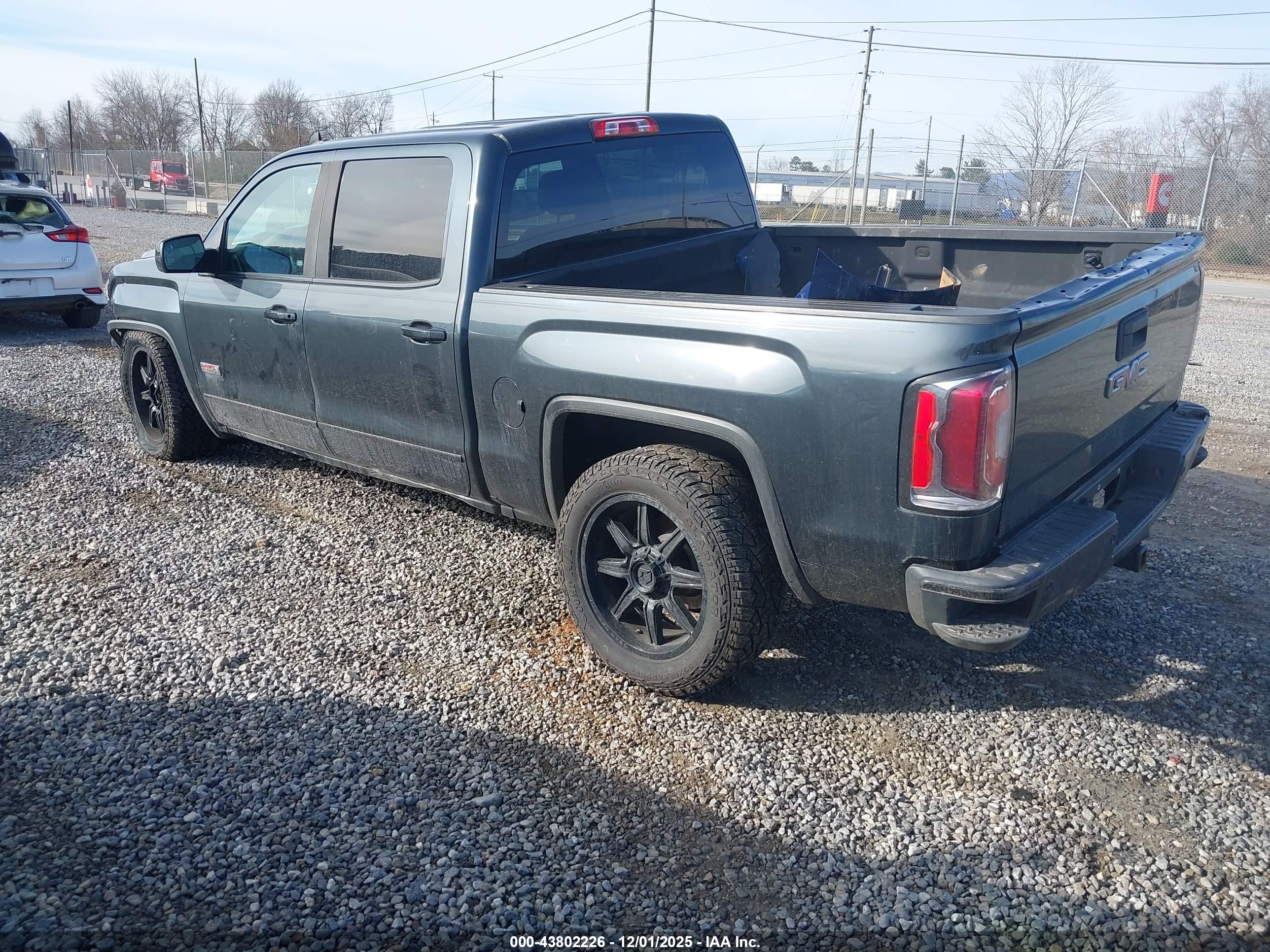 GMC SIERRA image 3