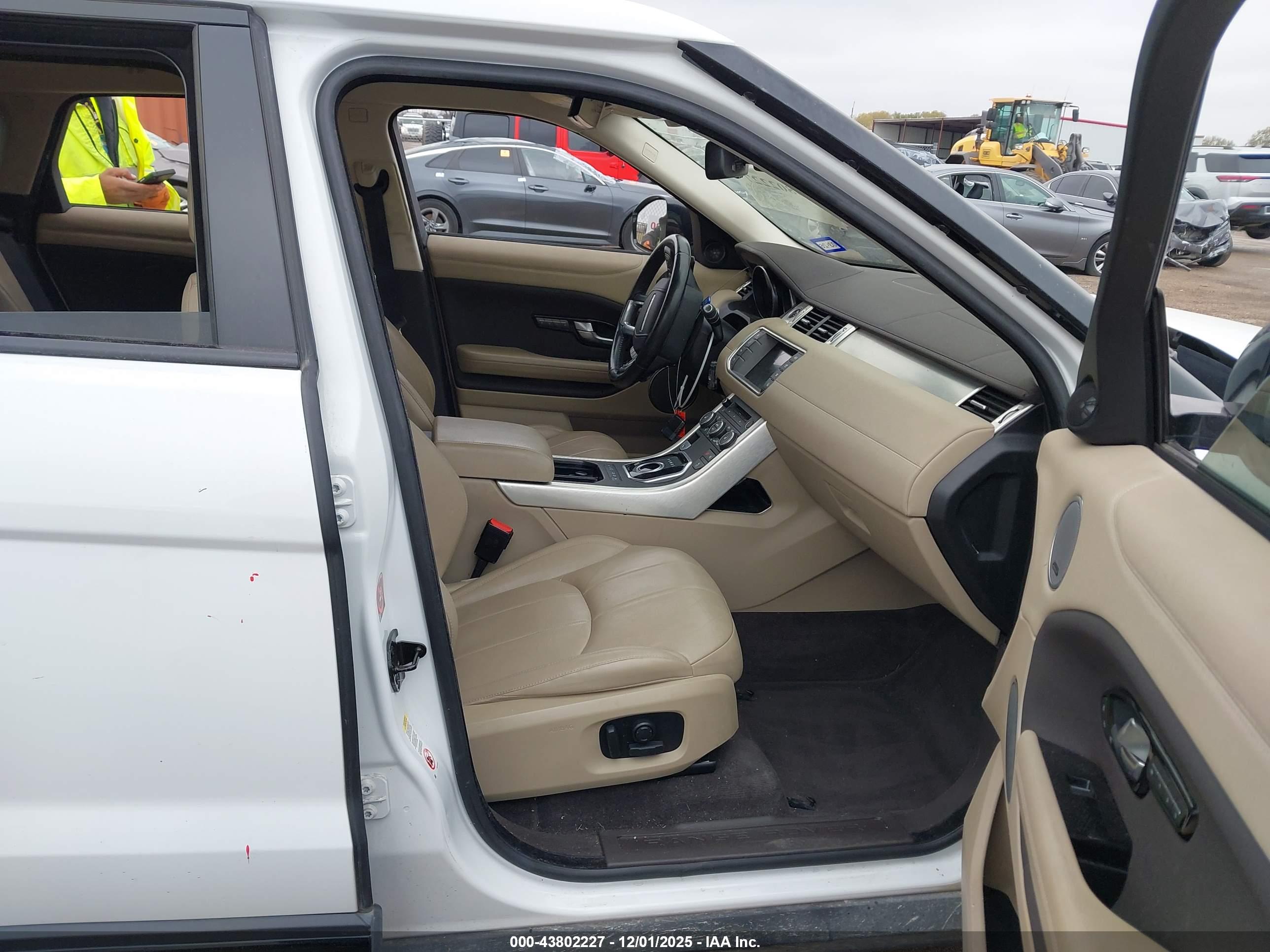 LAND ROVER image 5
