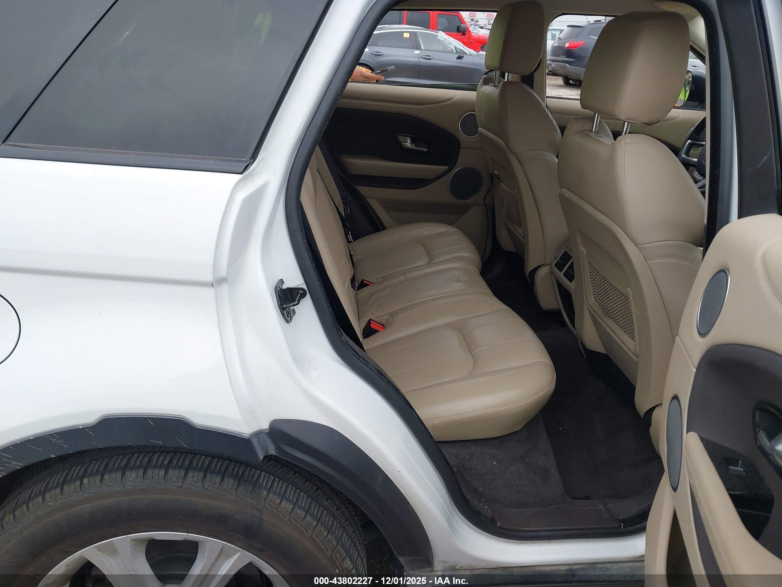 LAND ROVER image 8
