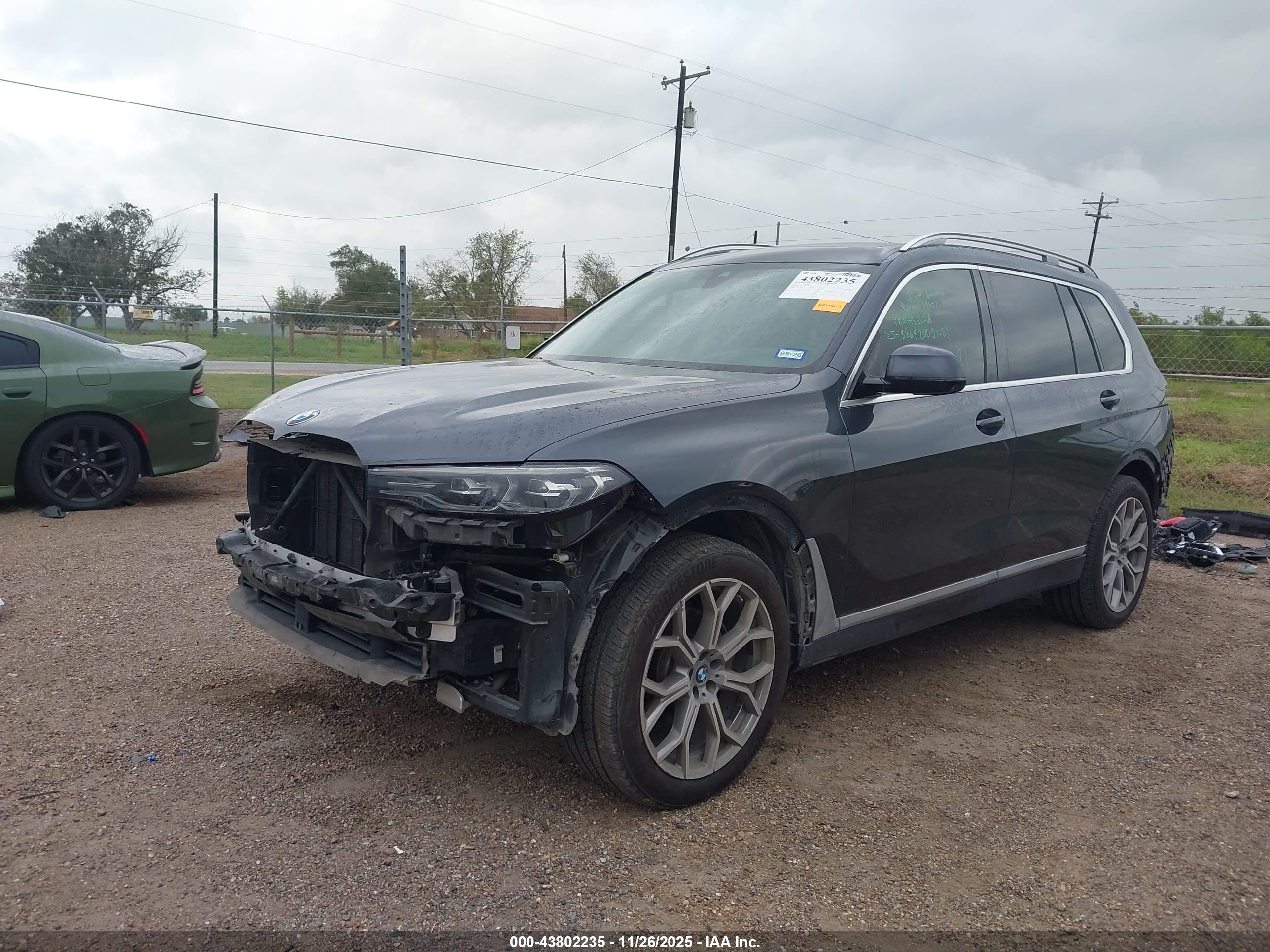BMW X7 image 2