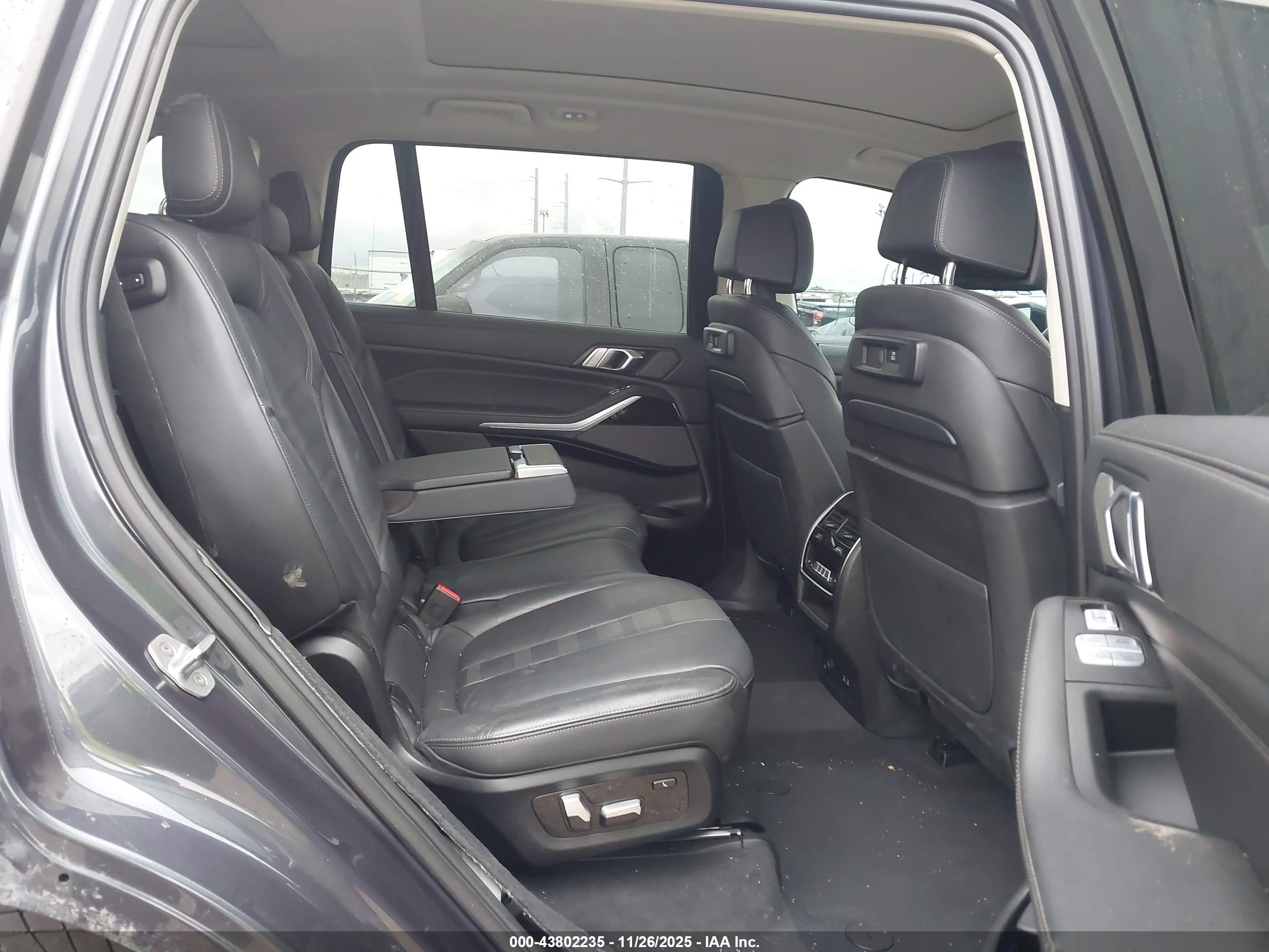 BMW X7 image 8