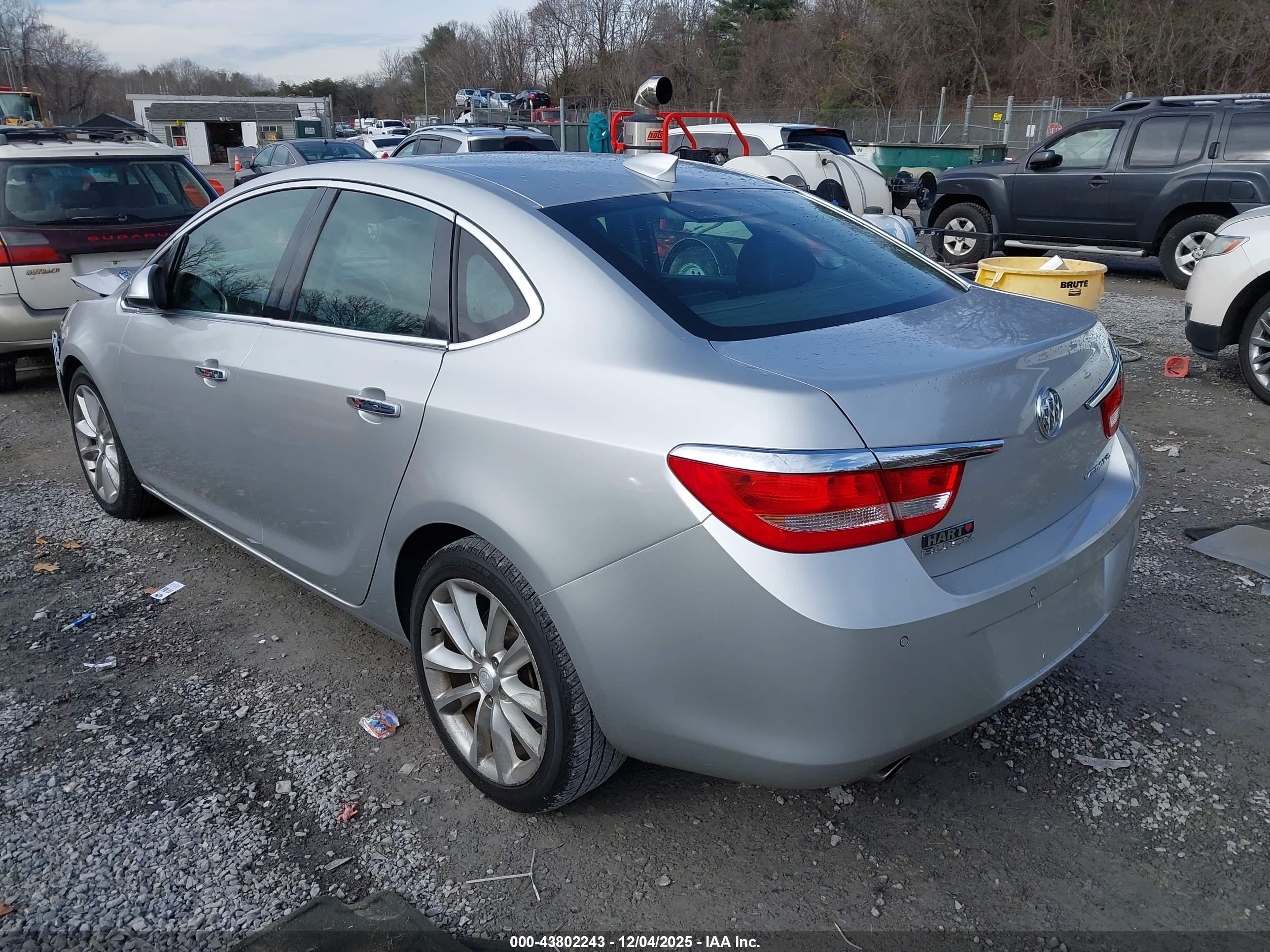 BUICK VERANO image 3