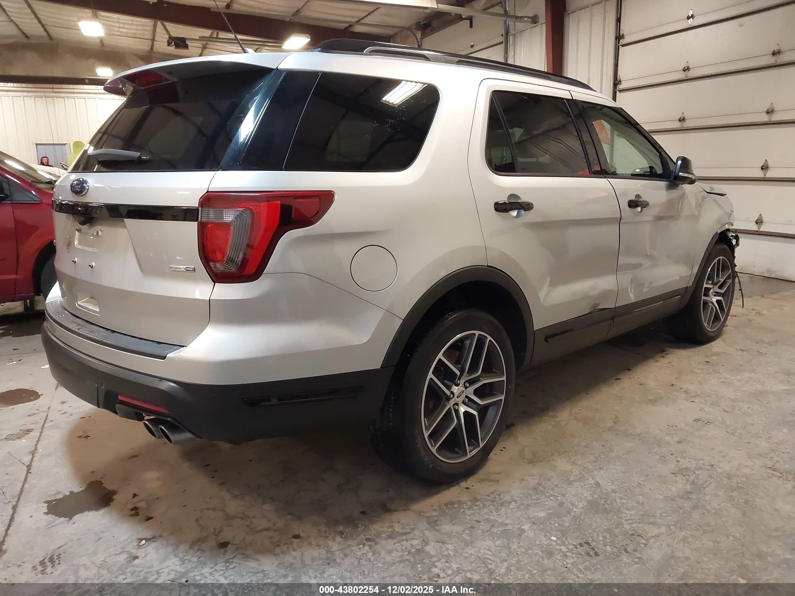 FORD EXPLORER image 4