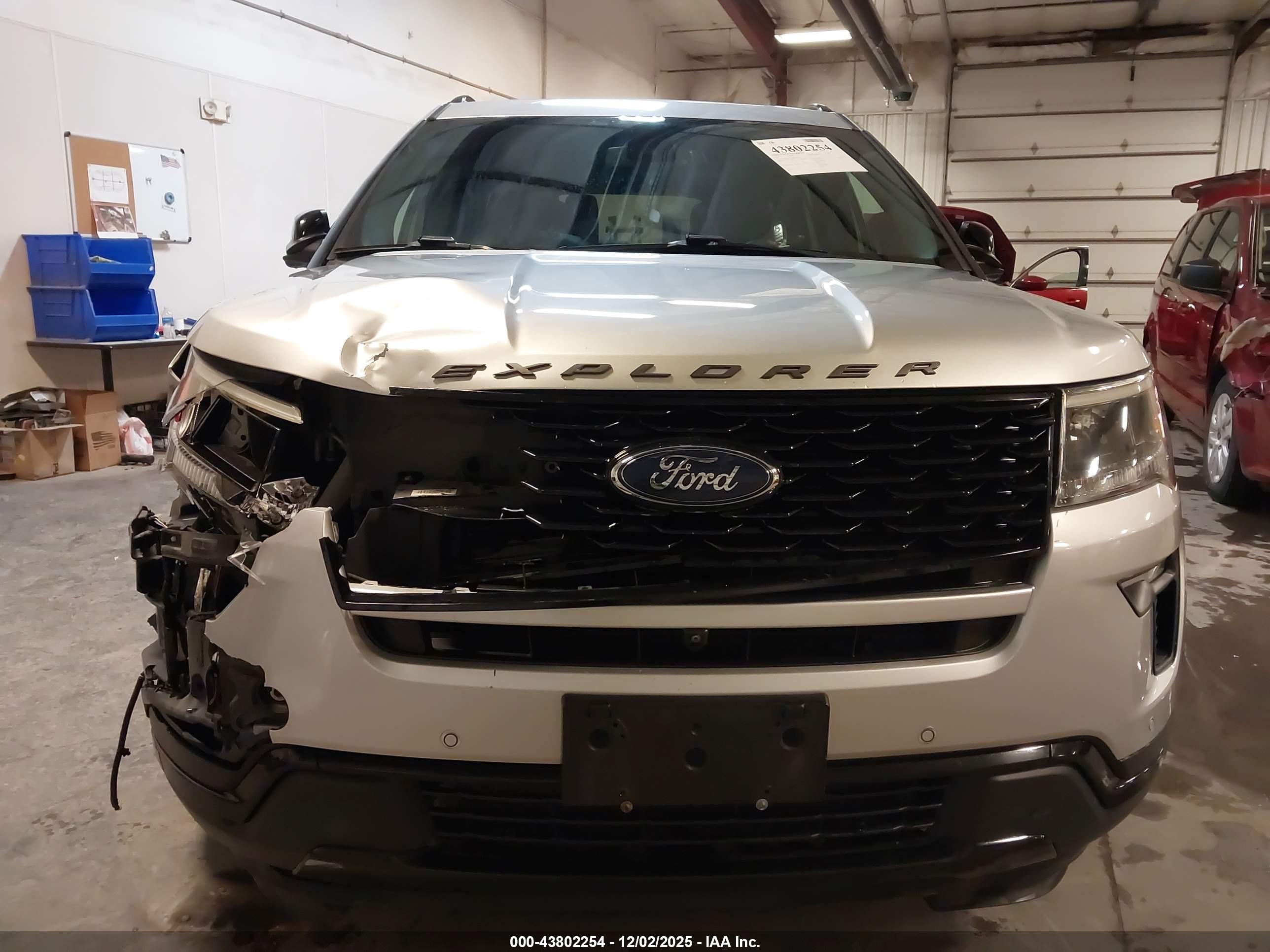 FORD EXPLORER image 6
