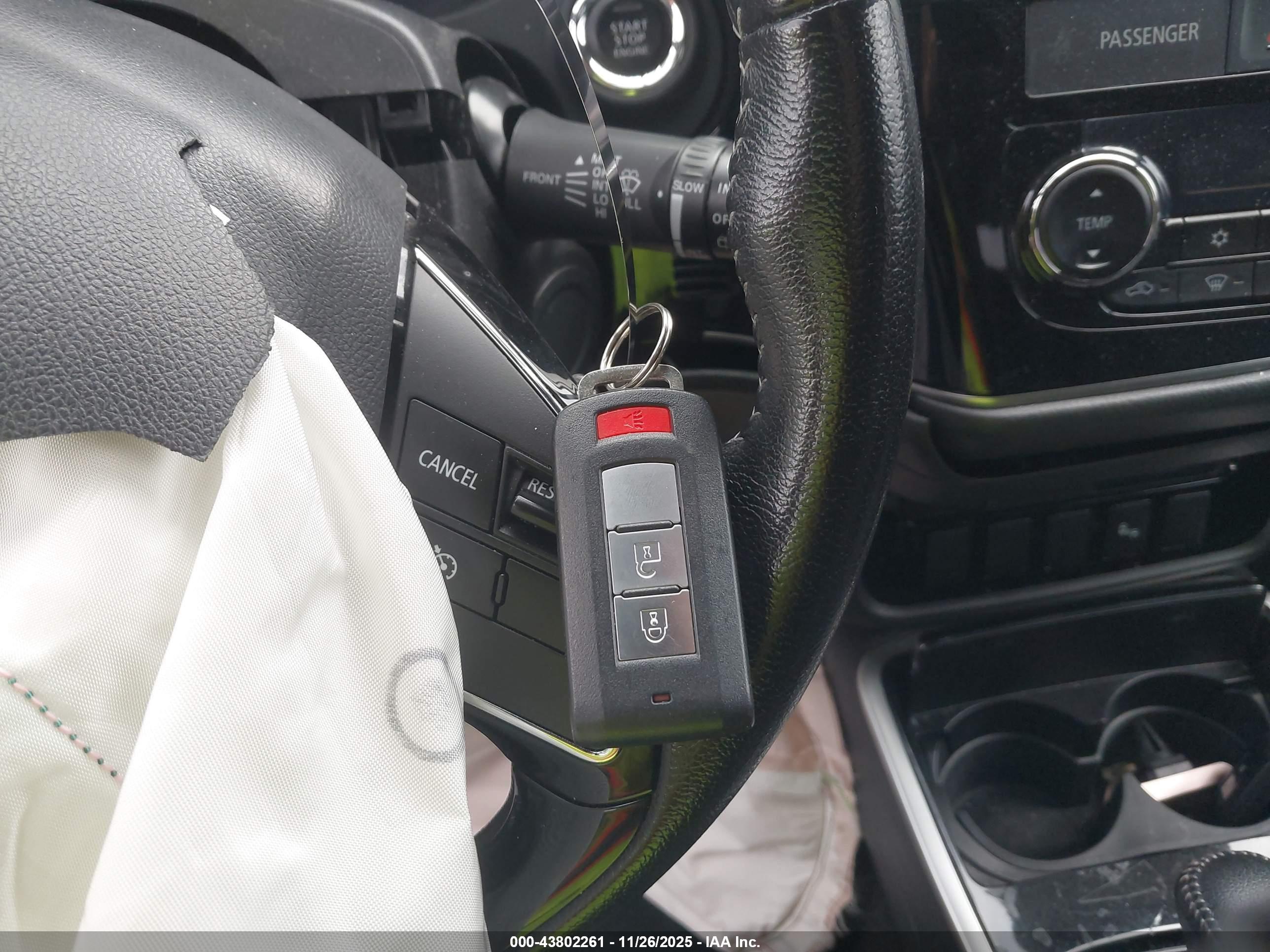 MITSUBISHI OUTLANDER image 11