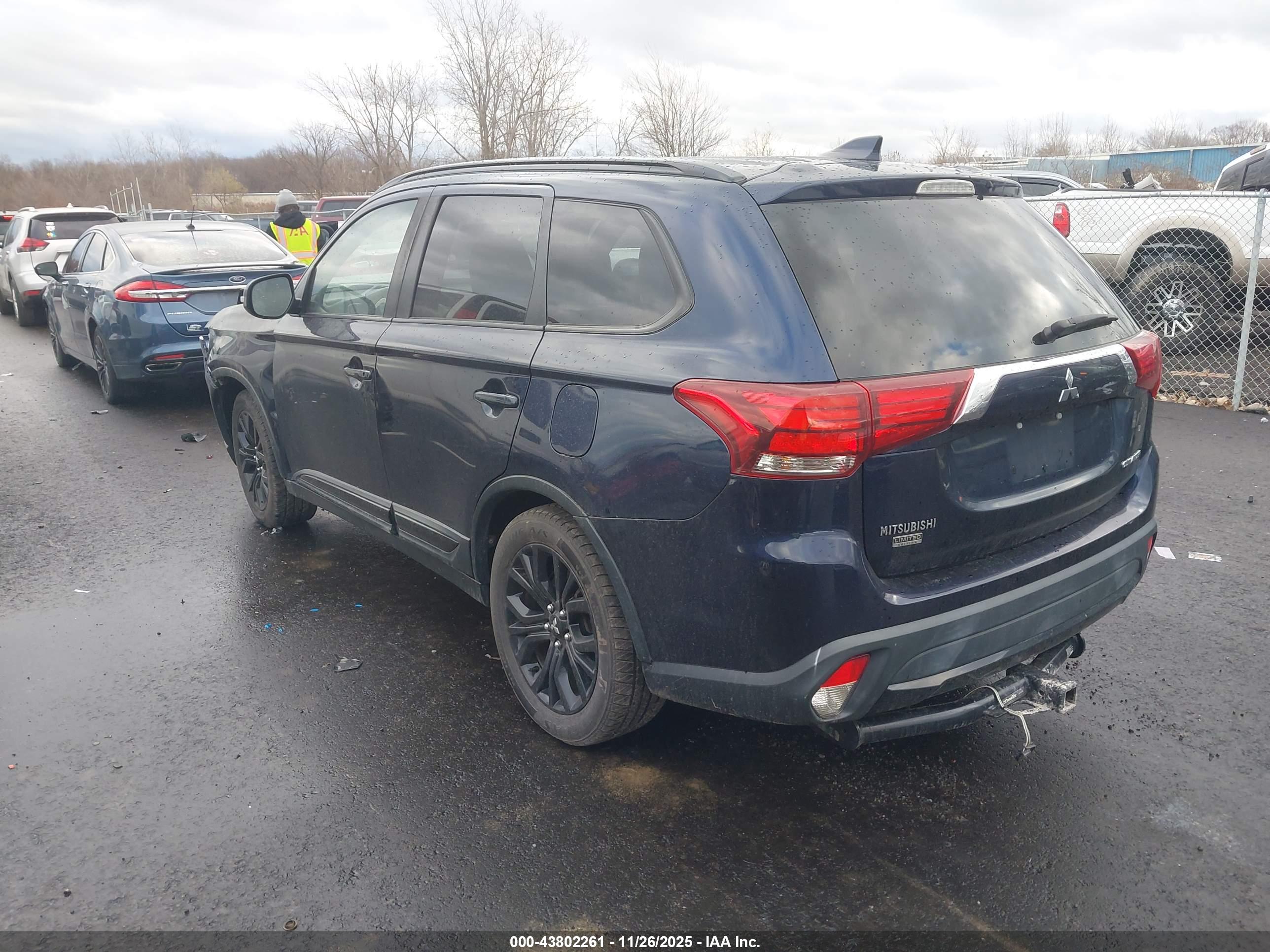 MITSUBISHI OUTLANDER image 3