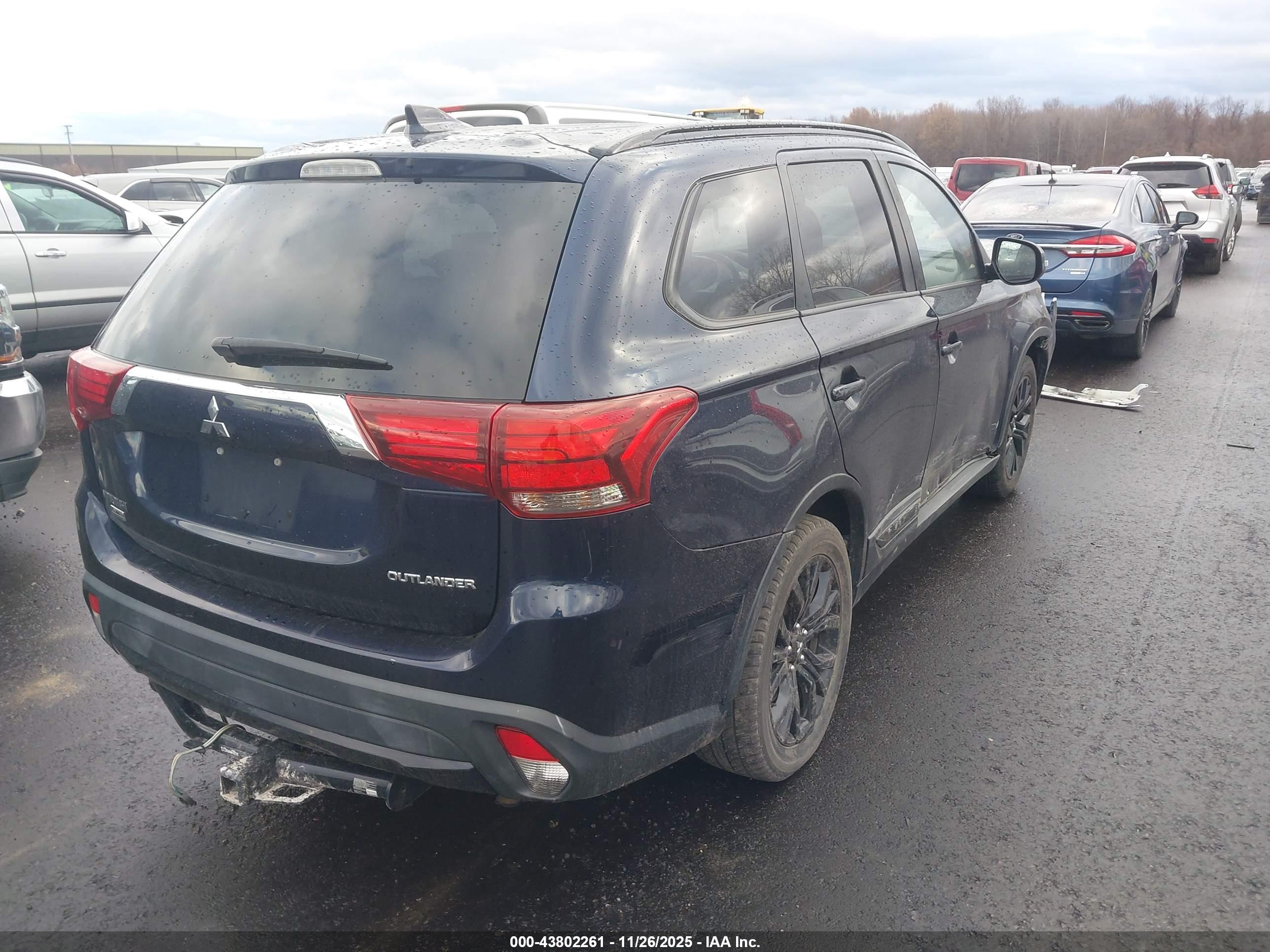 MITSUBISHI OUTLANDER image 4