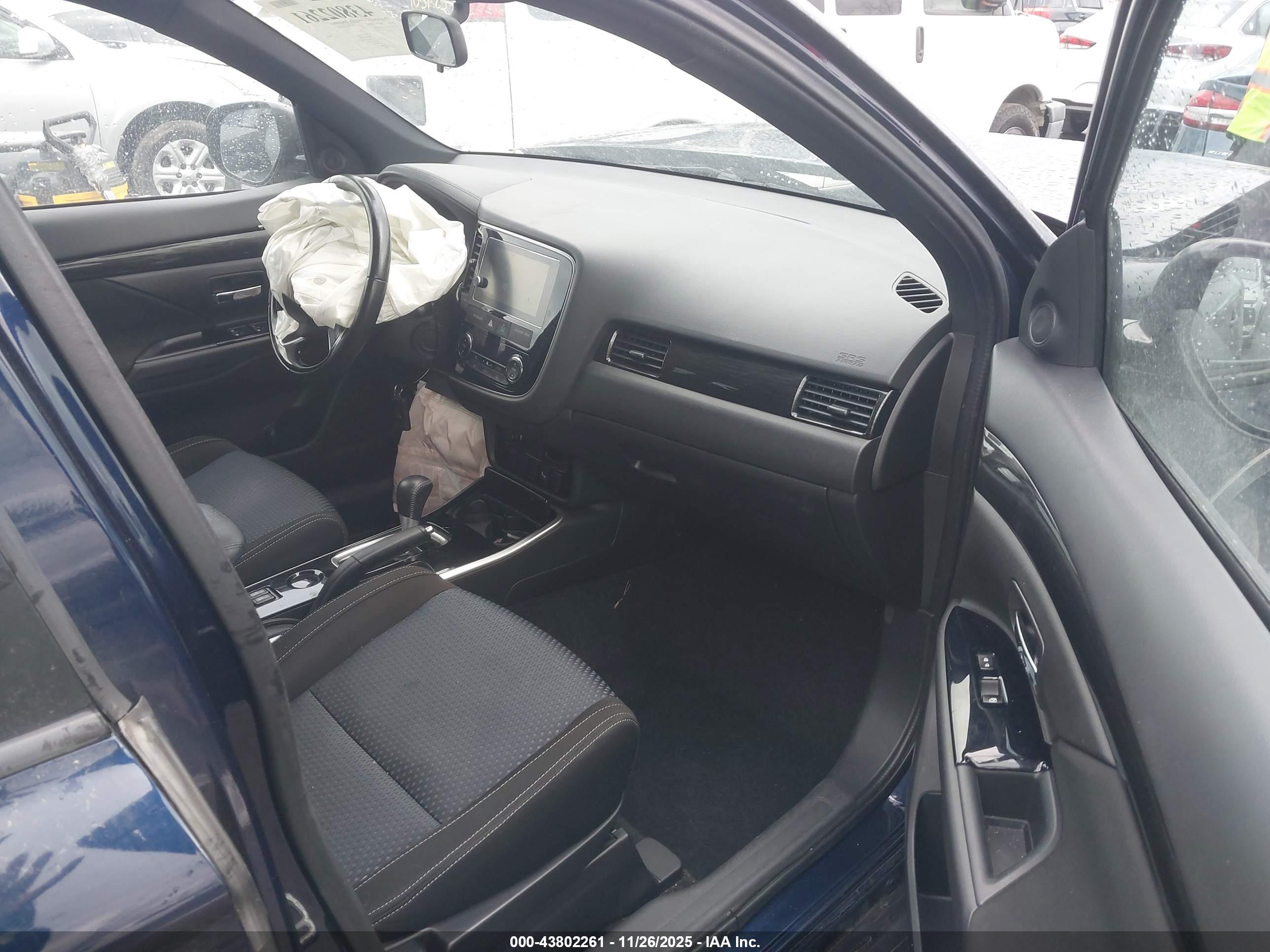 MITSUBISHI OUTLANDER image 5