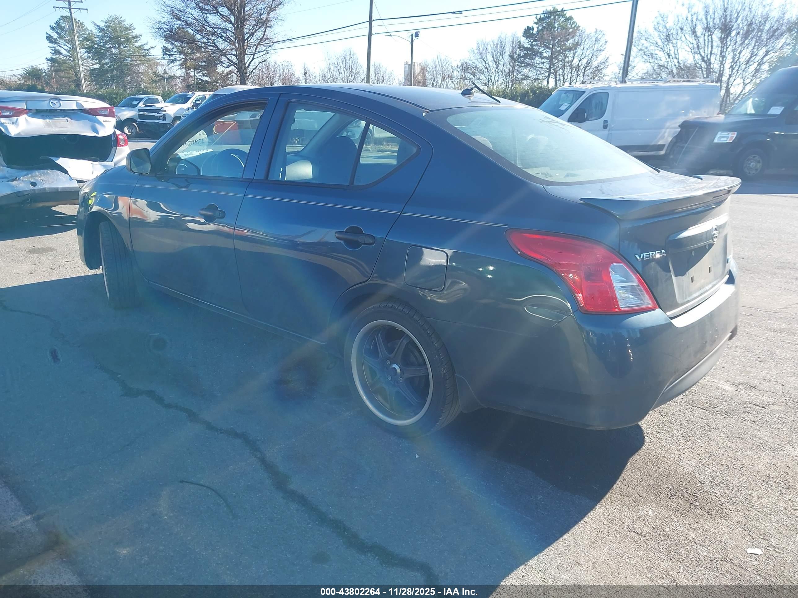 NISSAN VERSA image 3