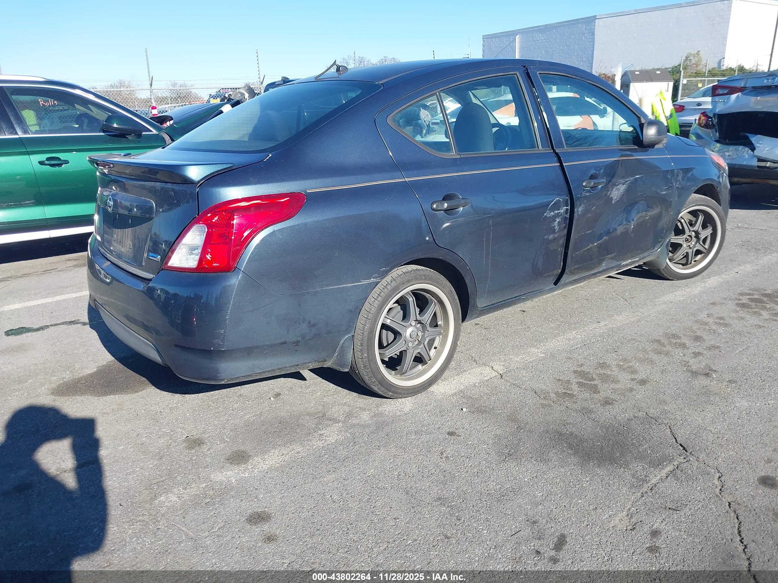 NISSAN VERSA image 4