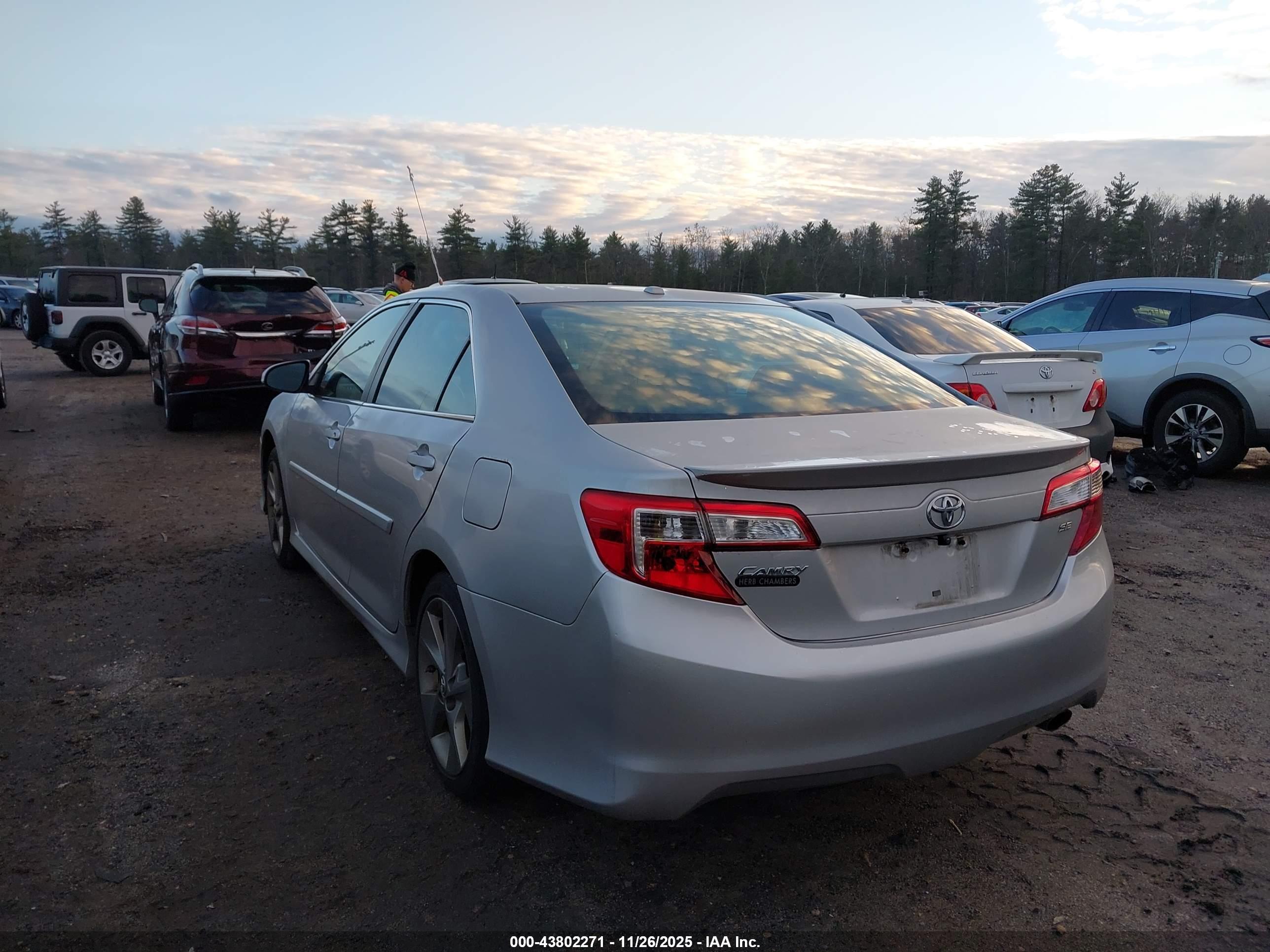 TOYOTA CAMRY image 3