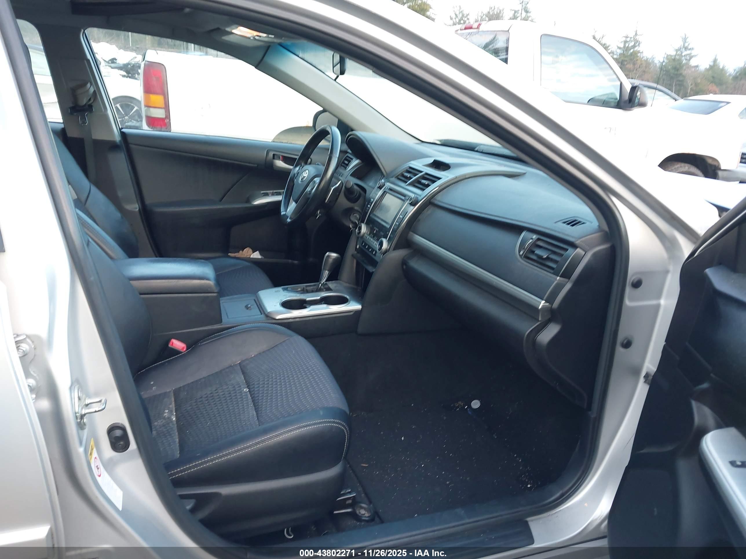 TOYOTA CAMRY image 5