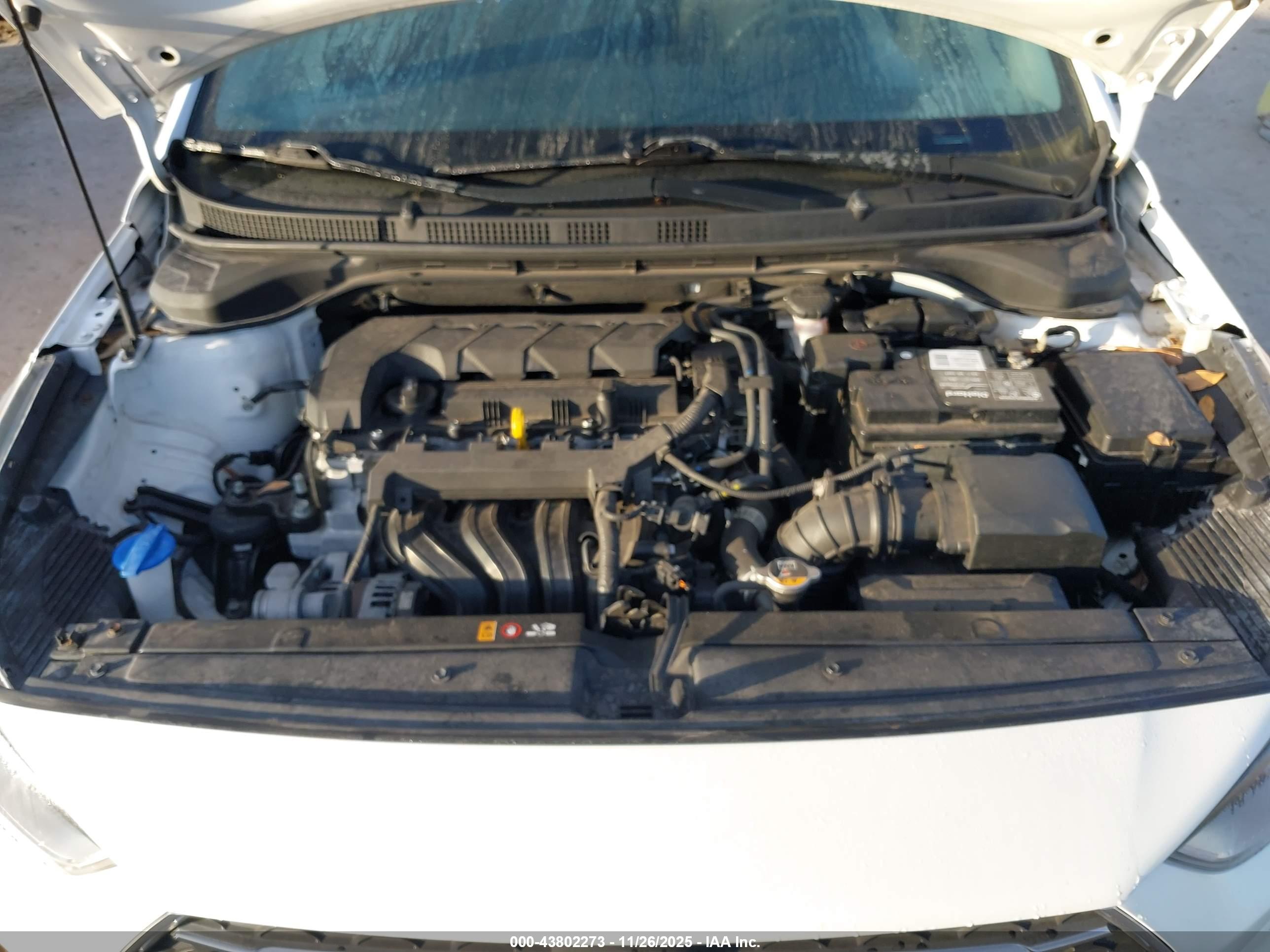 HYUNDAI ACCENT image 10