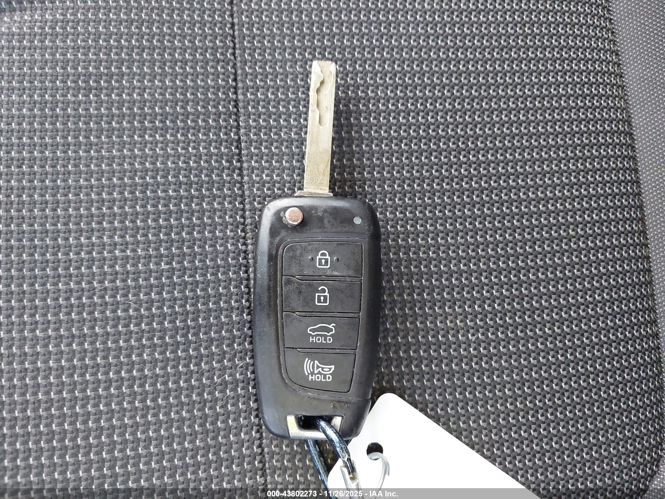 HYUNDAI ACCENT image 11