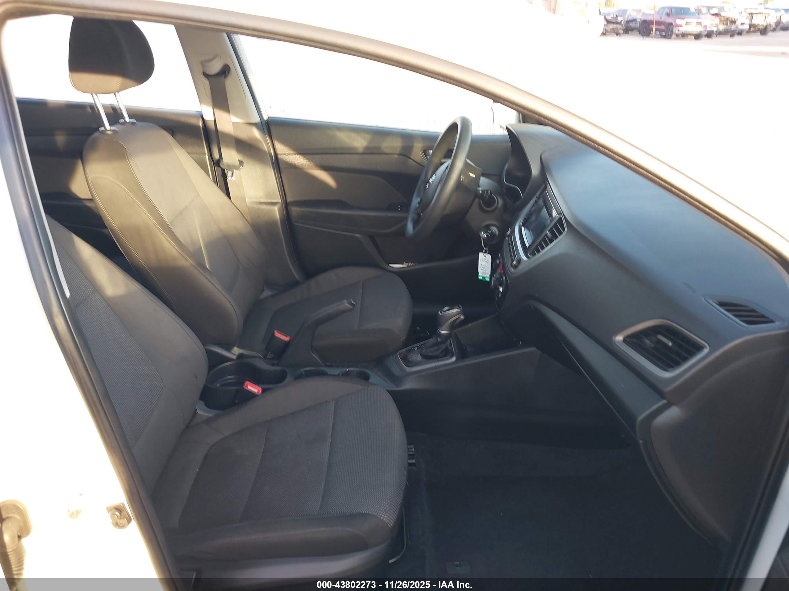 HYUNDAI ACCENT image 5