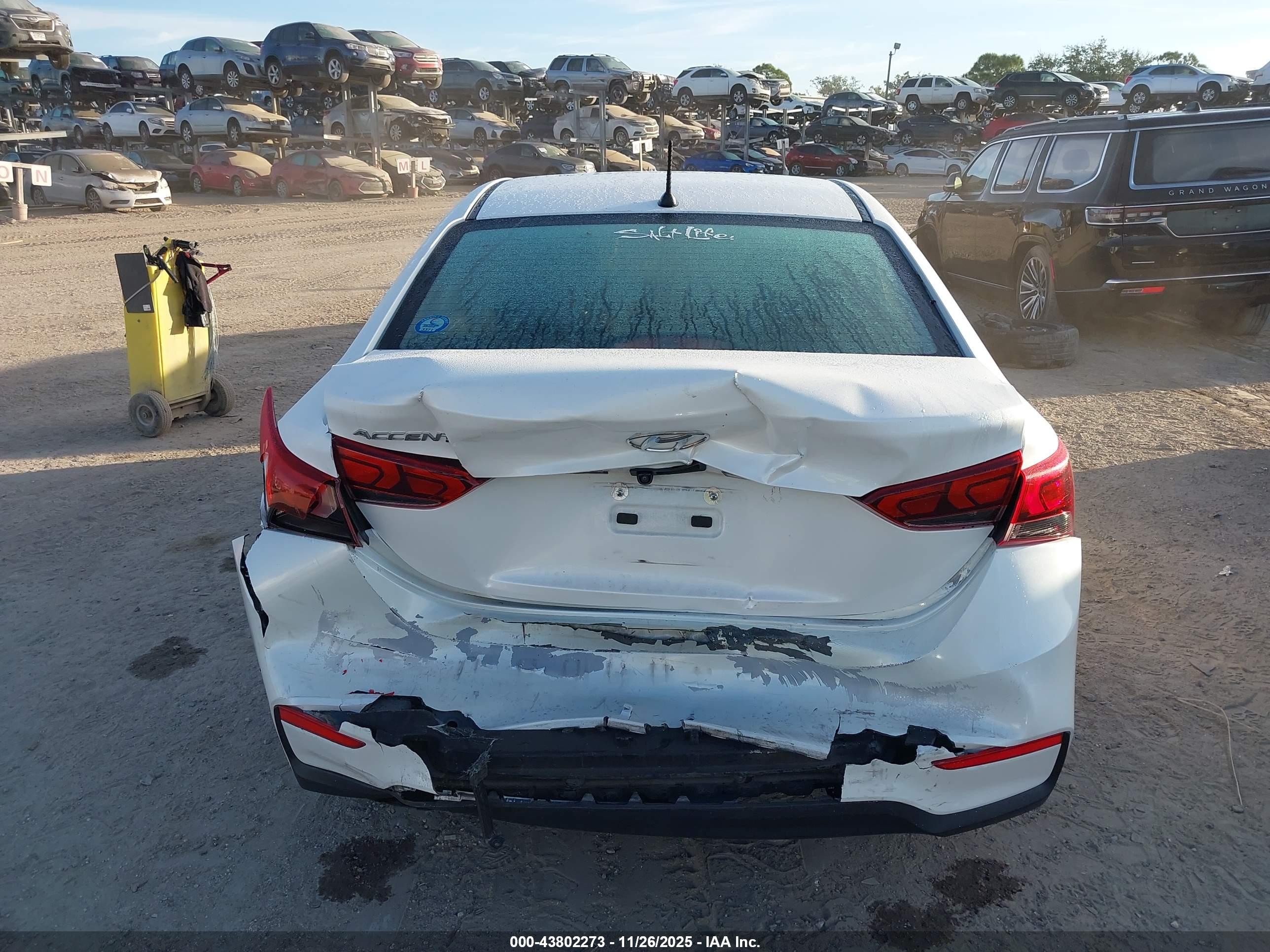 HYUNDAI ACCENT image 6
